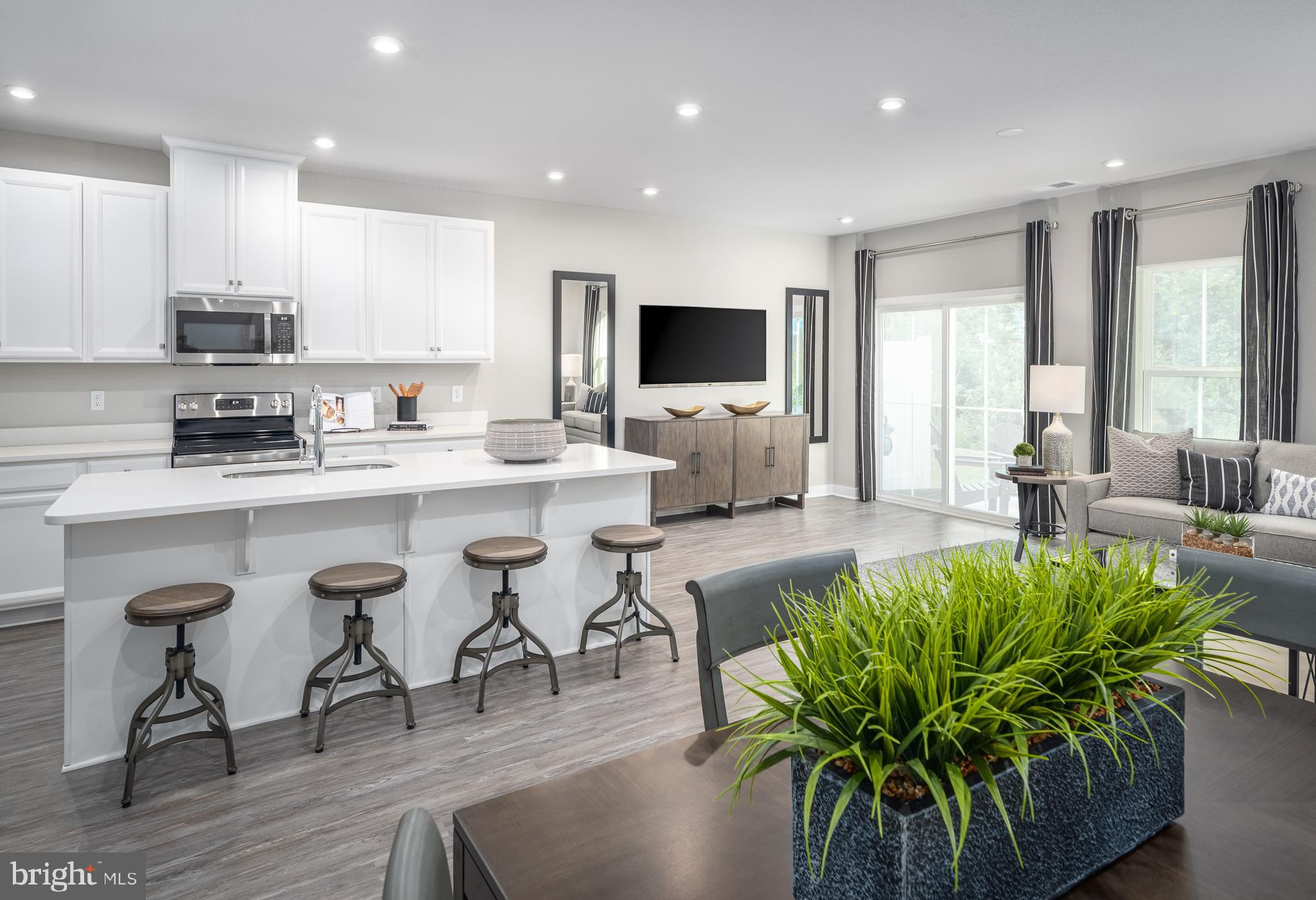 ROLLING HILLS - Residential