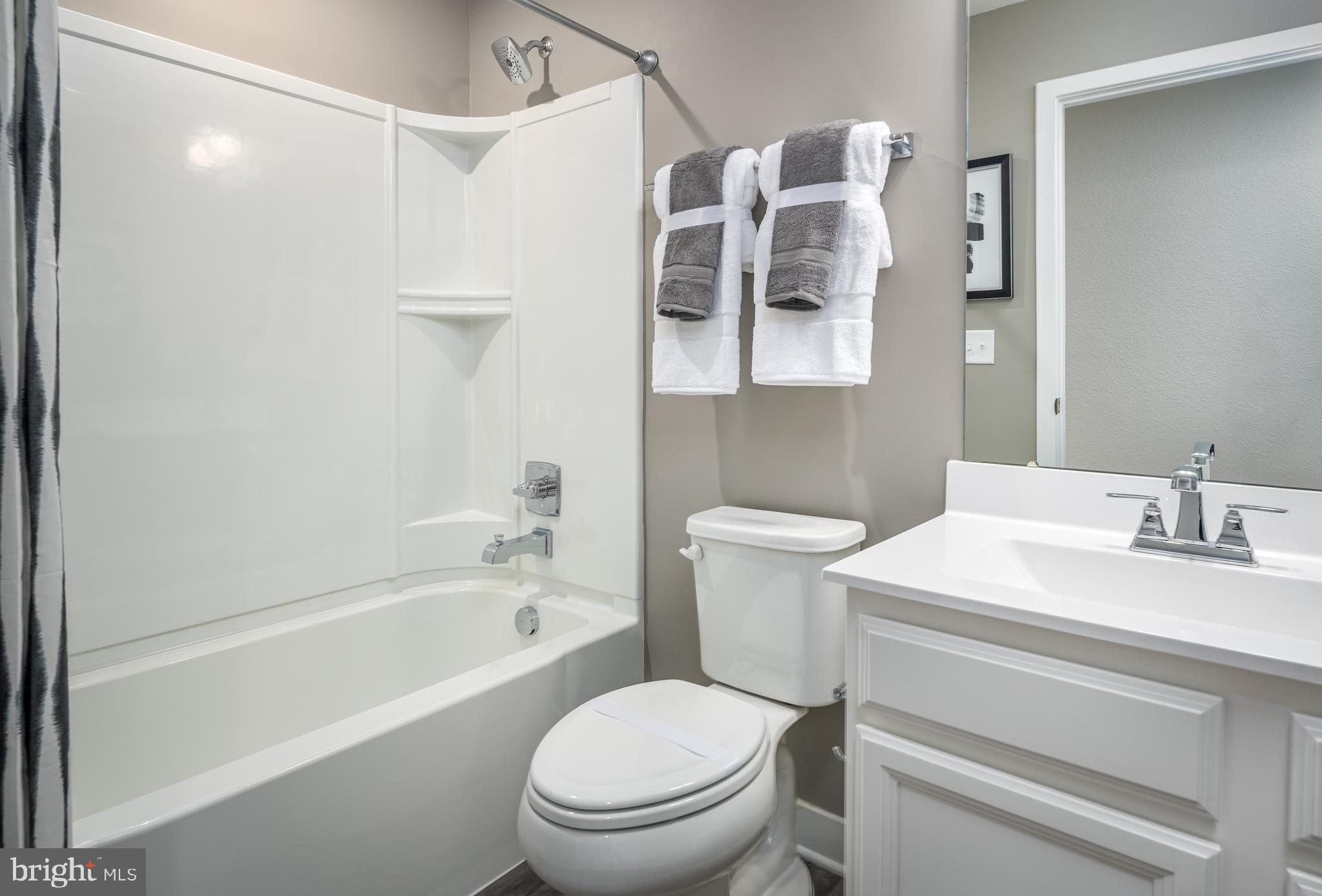 ROLLING HILLS - Residential