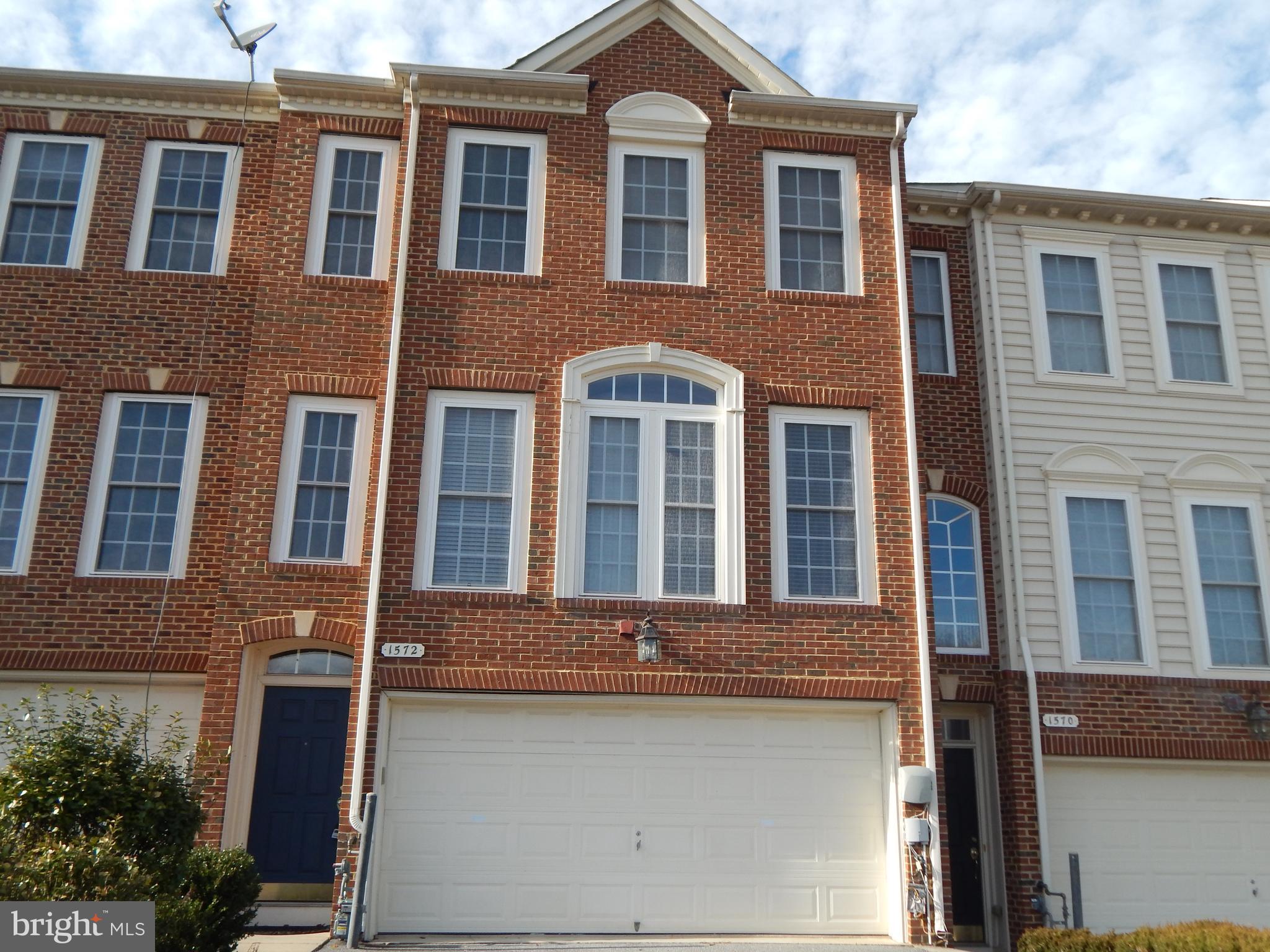 VILLAGES OF DORCHESTER - Residential Lease