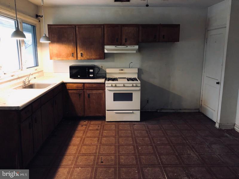 ROSEDALE MANOR - Residential