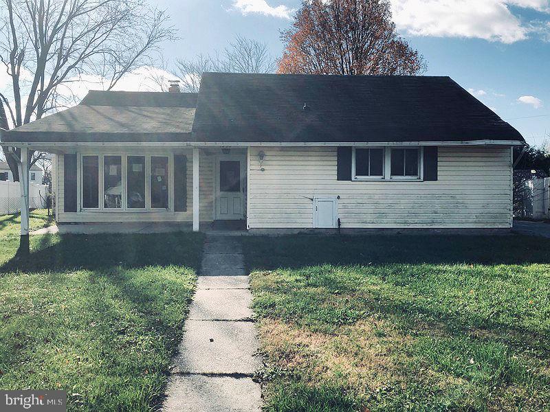 Great opportunity to own this rancher home located in an extensive yard approximately 0.39 acres in size. Home has spacious room sizes, large family room, an eat-in kitchen and an screen/enclosed porch in rear. Easy access to restaurants, shopping and major commuter routes.