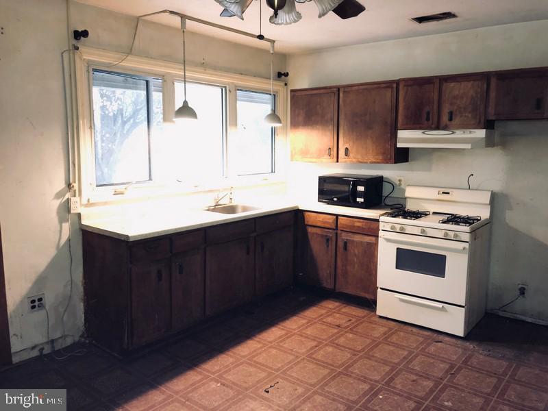 ROSEDALE MANOR - Residential