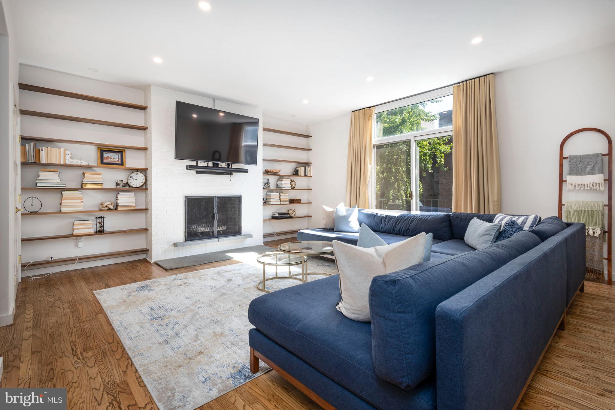 SOCIETY HILL - Residential