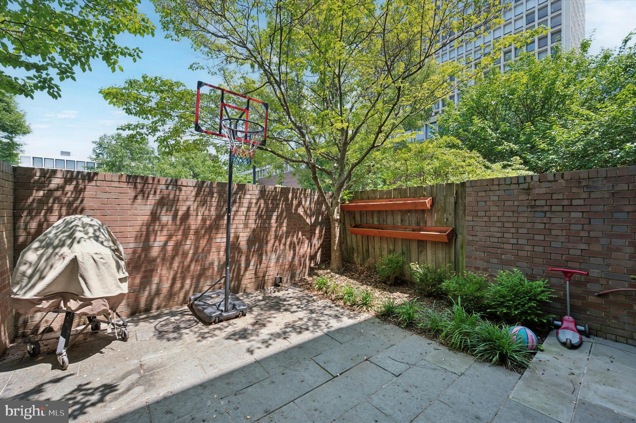 SOCIETY HILL - Residential