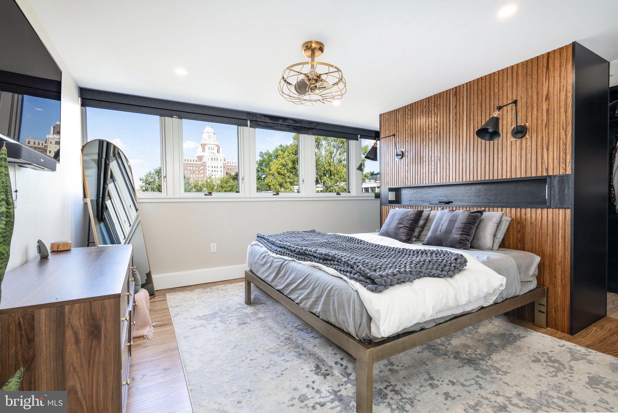 SOCIETY HILL - Residential