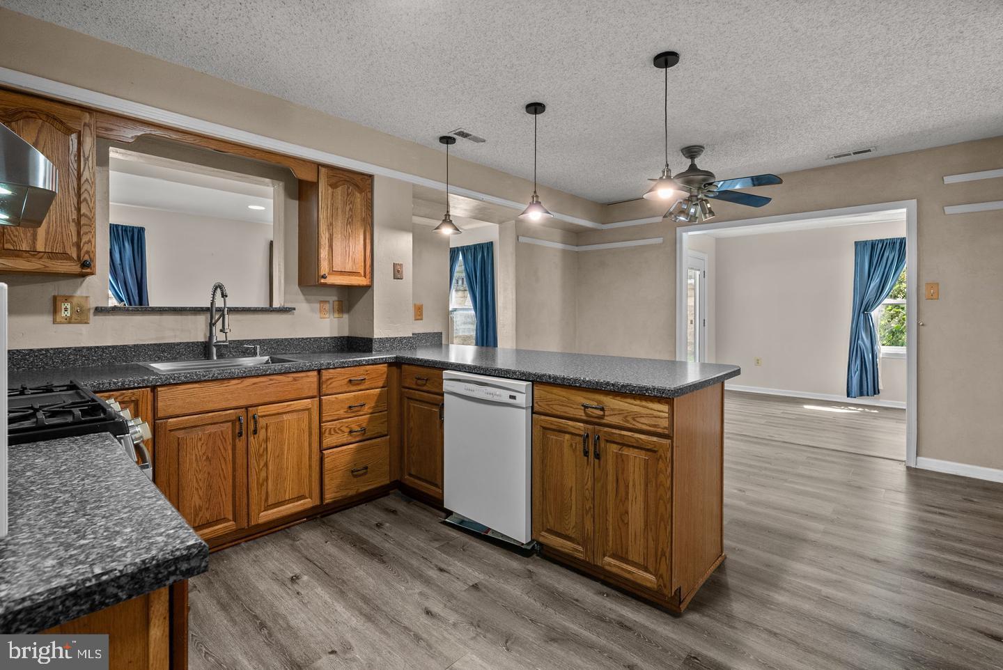 COUNTRY LANE - Residential