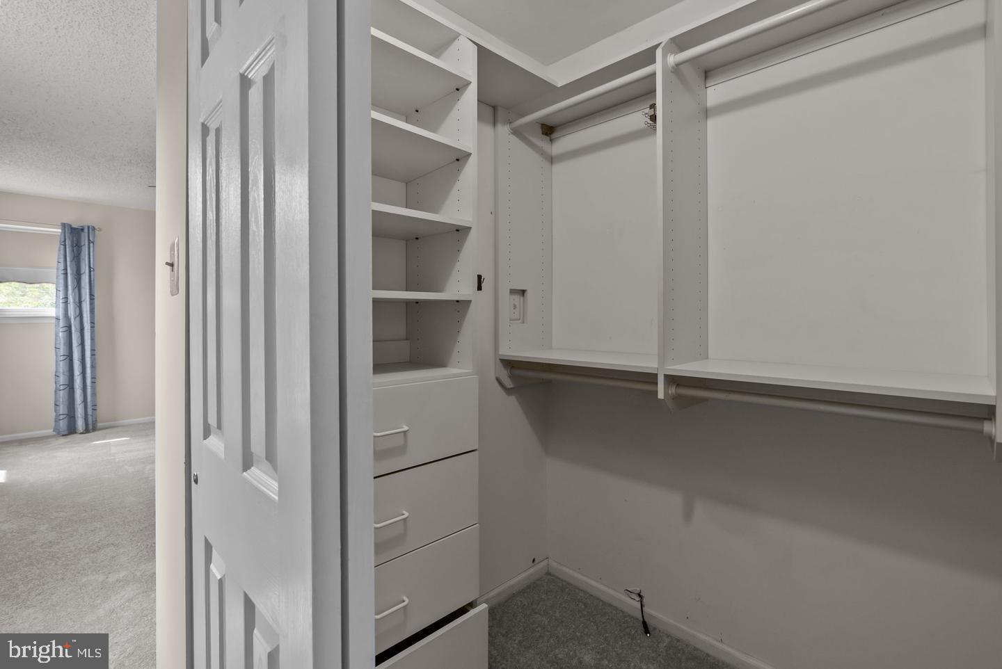 COUNTRY LANE - Residential