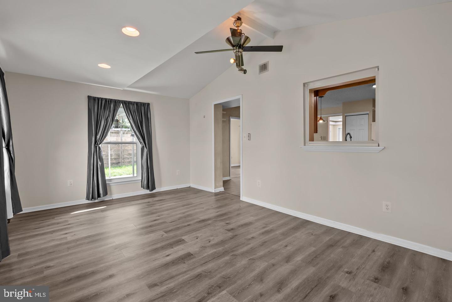 COUNTRY LANE - Residential