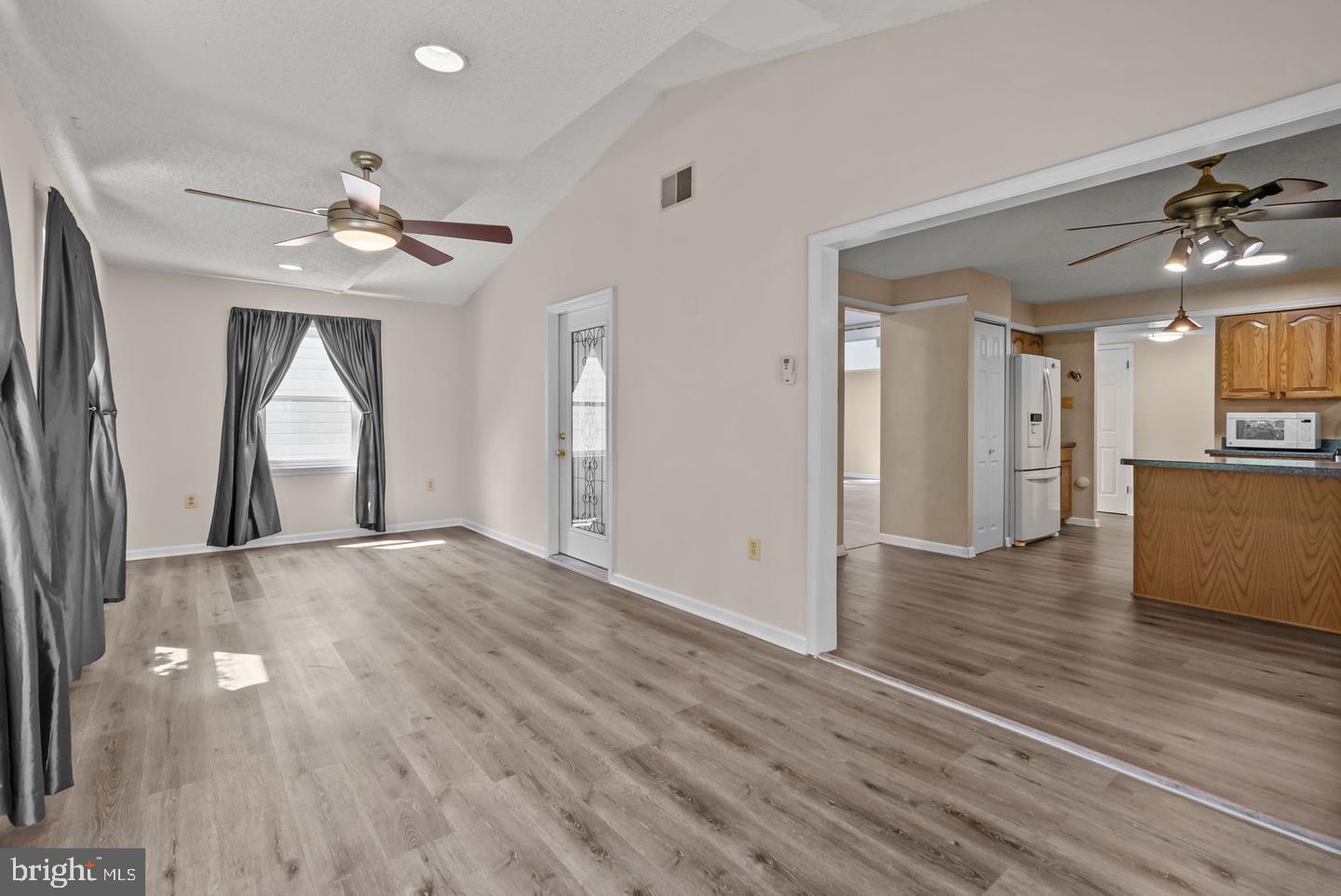 COUNTRY LANE - Residential