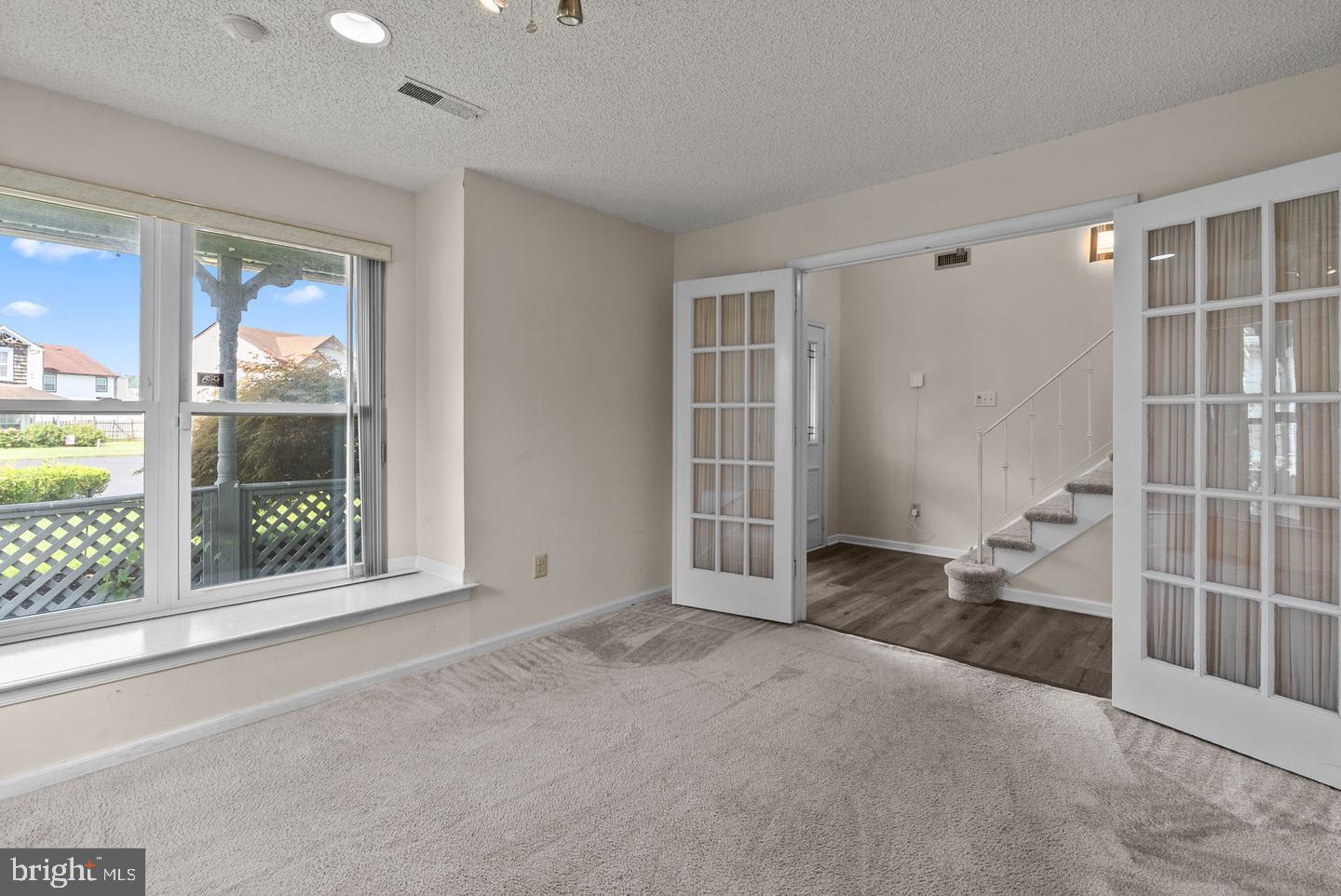 COUNTRY LANE - Residential