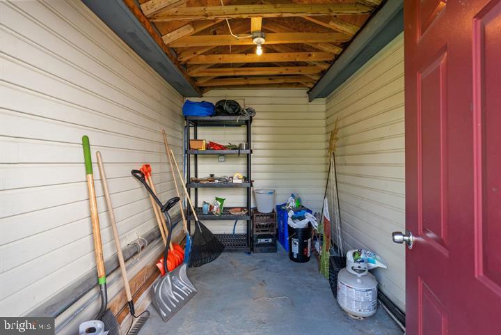 COUNTRY LANE - Residential