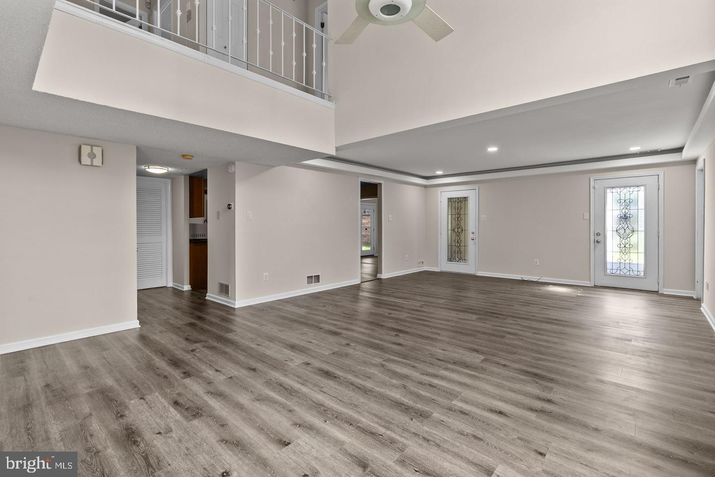 COUNTRY LANE - Residential