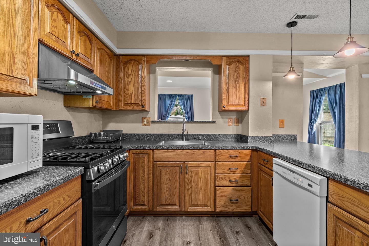 COUNTRY LANE - Residential