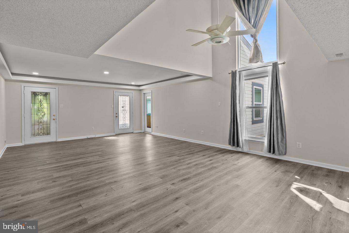 COUNTRY LANE - Residential