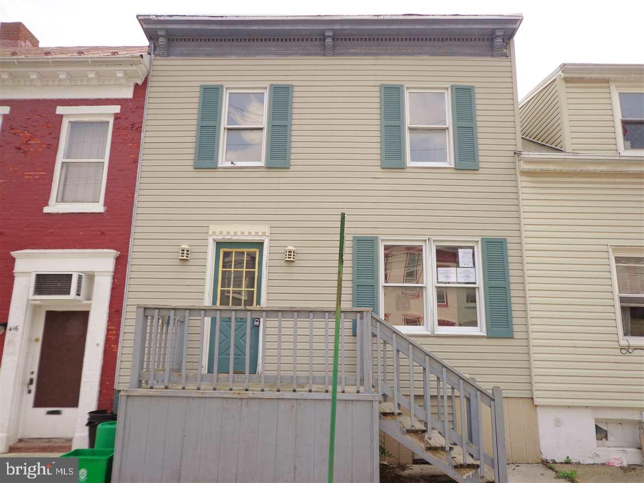 Don't miss the opportunity to own this great investment property in York's West End! Features include 3 bedrooms, 1.5 Bathrooms, a large Kitchen, a fenced rear yard and a new hot water heater and updated electric!