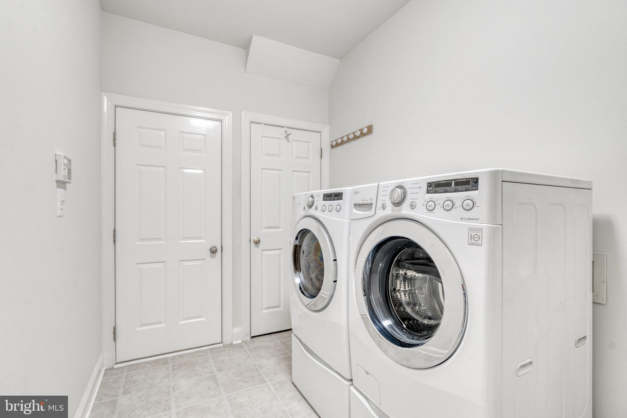 HUNTER MILL ESTATES - Residential