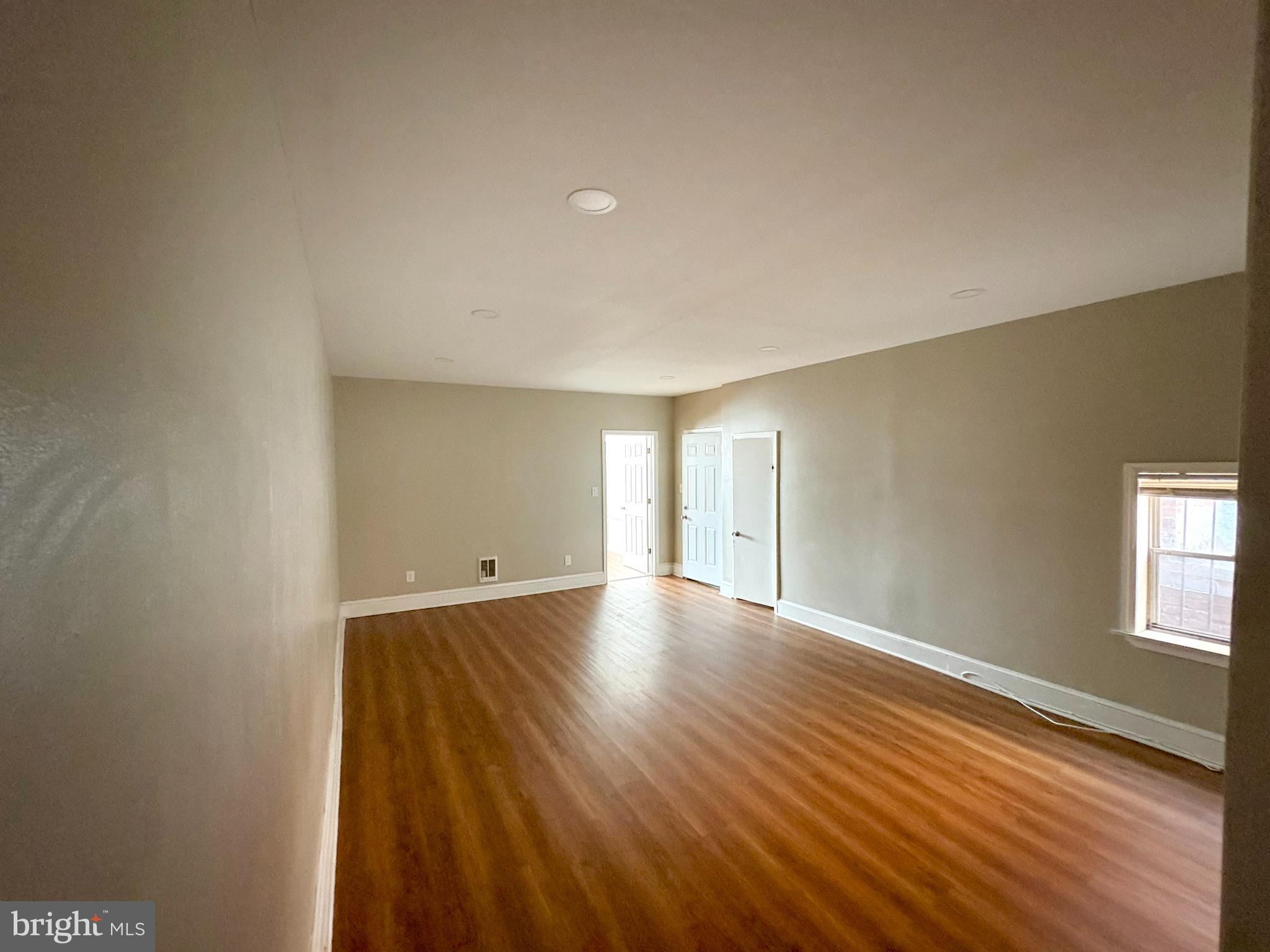Step into this spacious and beautifully updated 3-bedroom, 2nd-floor apartment—a true hidden gem. Freshly painted throughout and featuring pristine, modern flooring, this home is move-in ready and offers both comfort and style.
Perfectly positioned just steps away from shops, grocery stores, public transit, and a variety of dining options, convenience is at your doorstep. The vibrant local art and culture scene will make you feel right at home in this dynamic neighborhood.
The expansive living and dining area provides the ideal space for both relaxing and entertaining. Whether you're hosting friends or enjoying a quiet evening, there's room for it all. The spacious bathroom, complete with a tub and shower combo, ensures you can unwind in comfort, while large linen closets offer ample storage for all your essentials.
This apartment truly has it all—location, space, and style. Don’t miss your chance to call this charming property home!