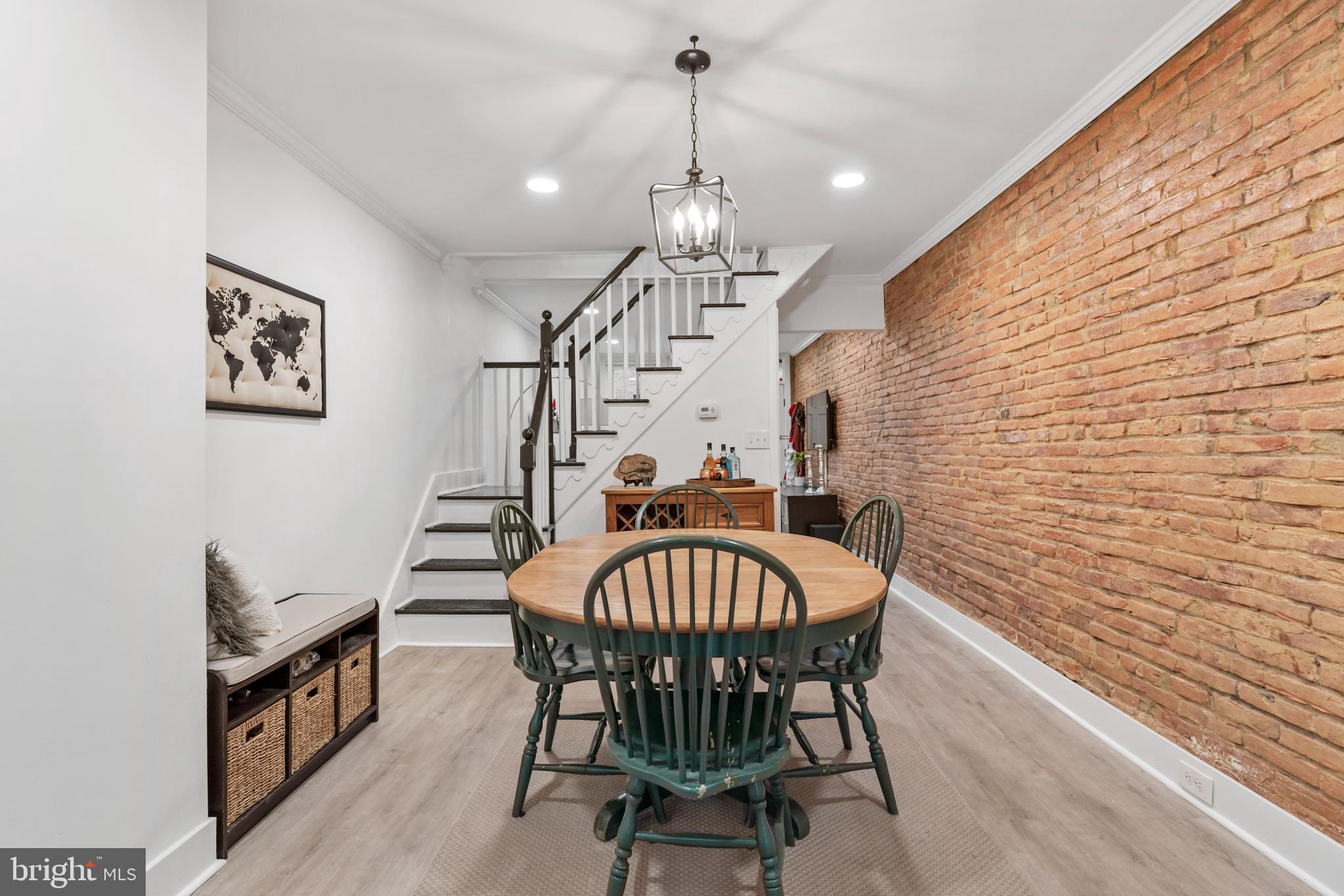 LOCUST POINT - Residential