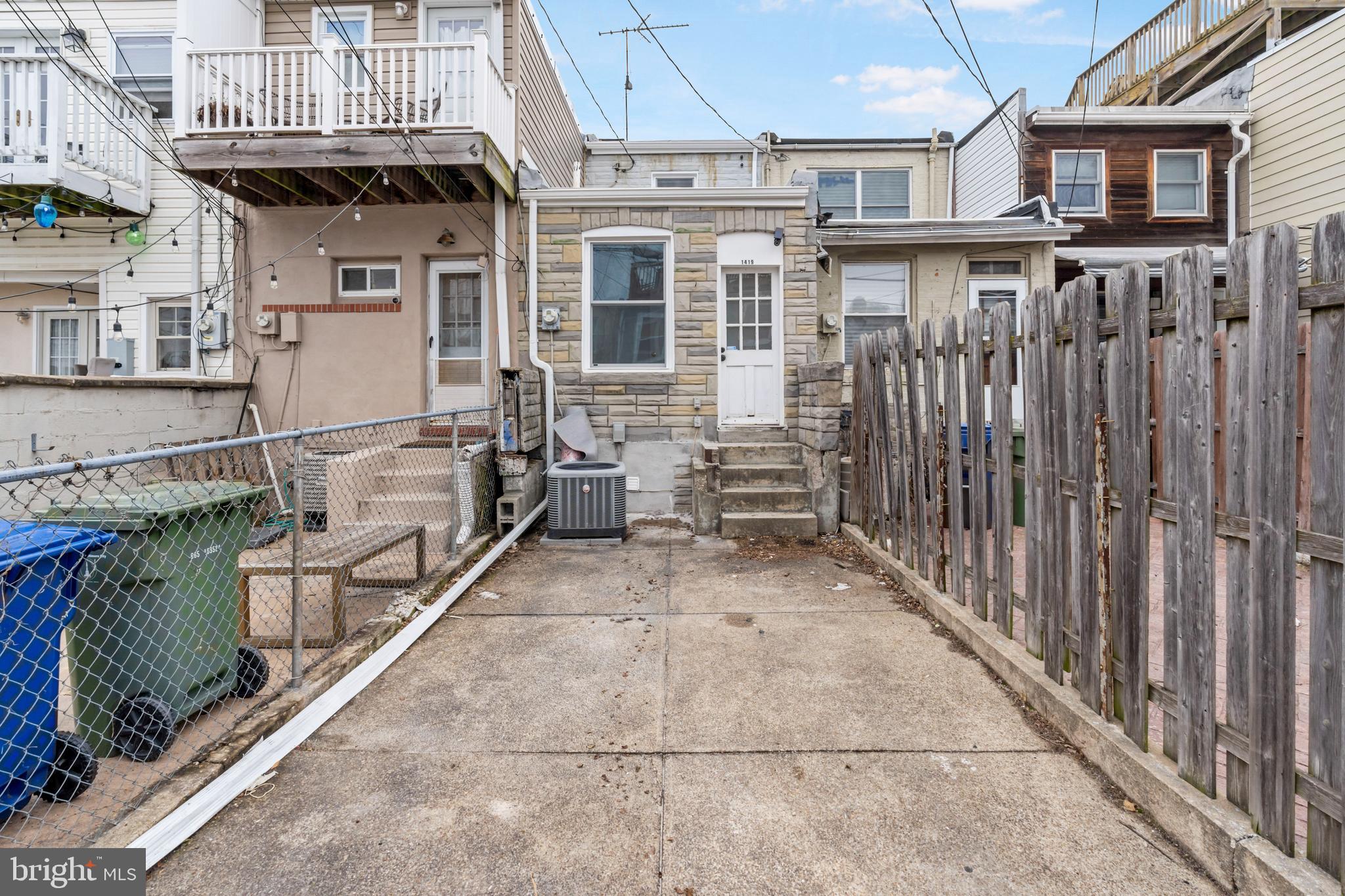 LOCUST POINT - Residential