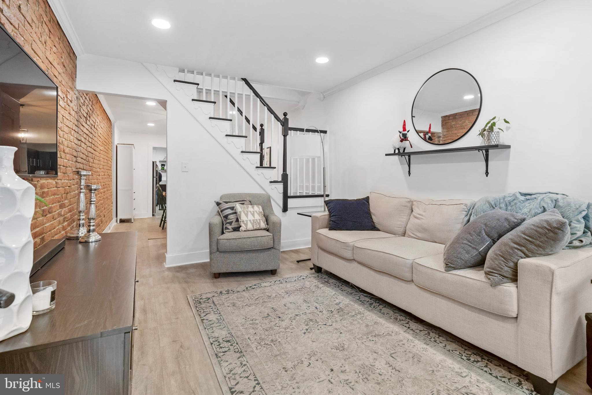 LOCUST POINT - Residential