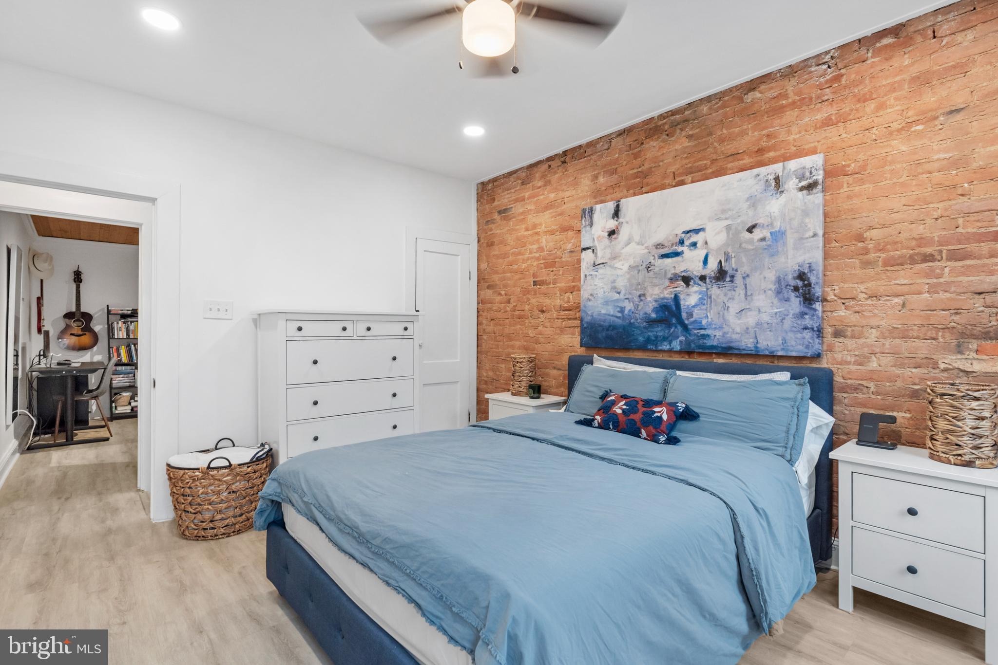 LOCUST POINT - Residential