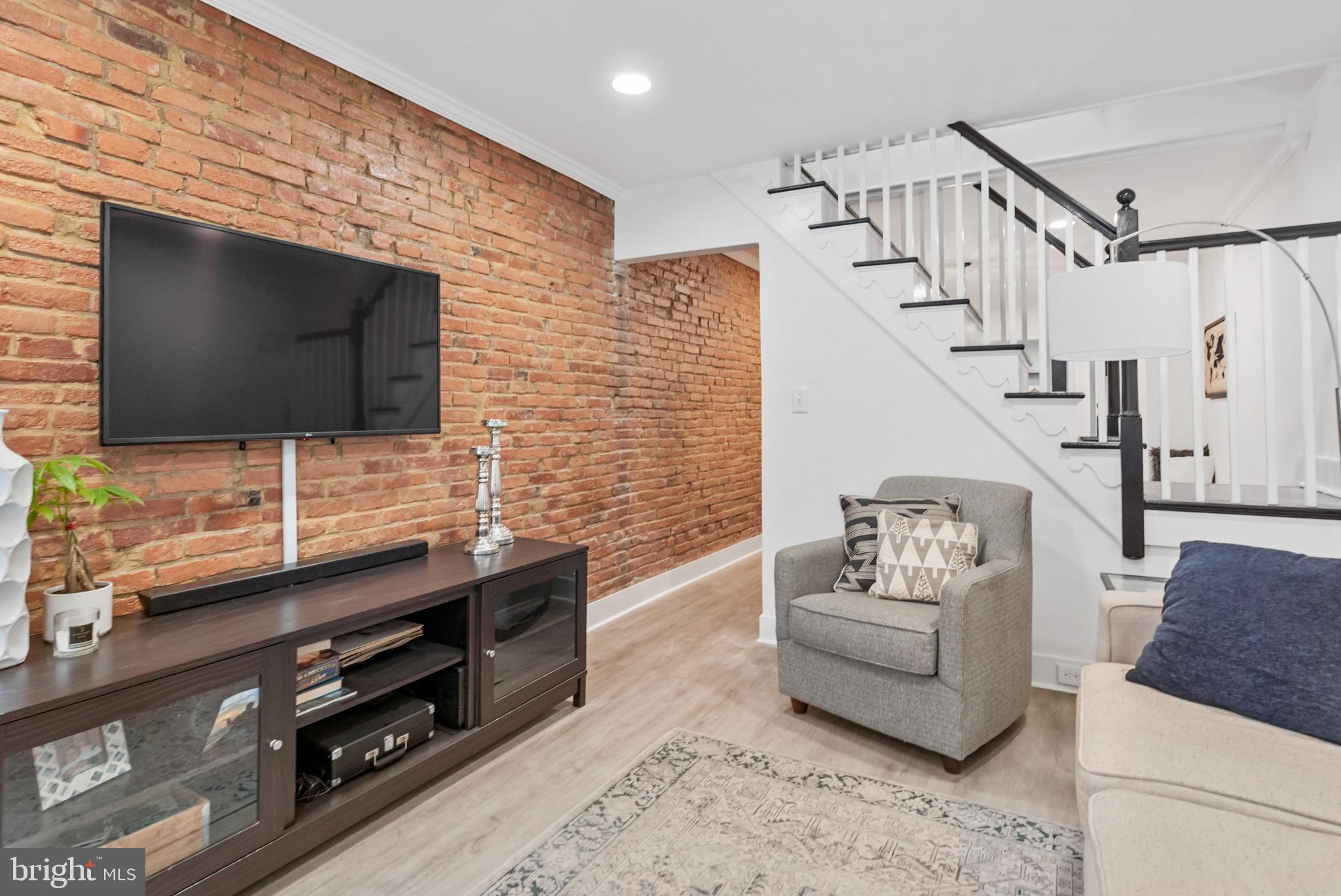 LOCUST POINT - Residential