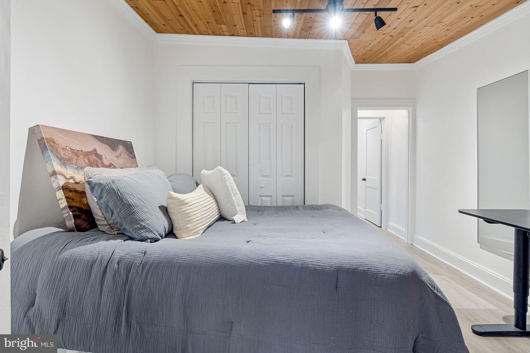 LOCUST POINT - Residential