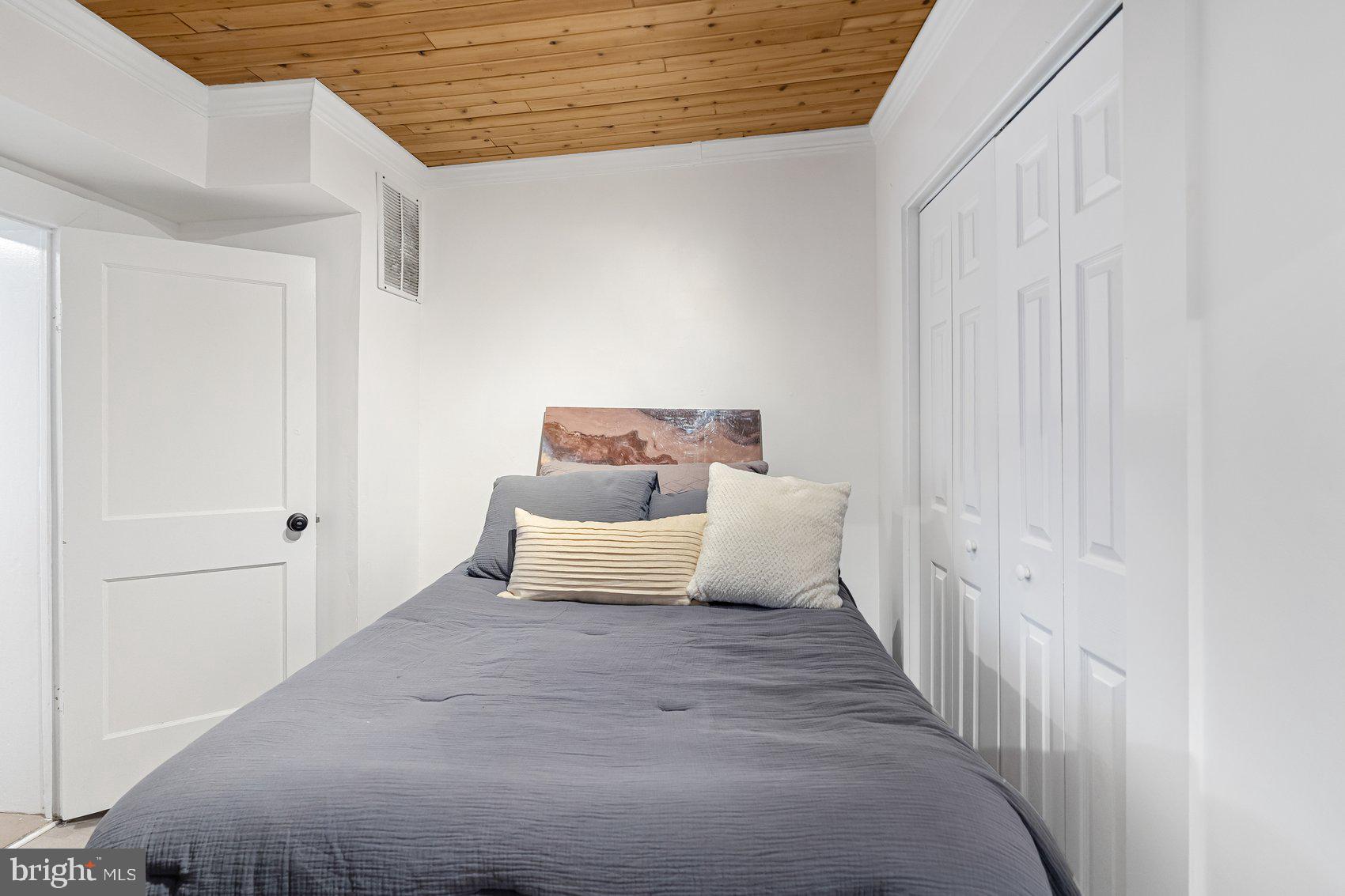 LOCUST POINT - Residential