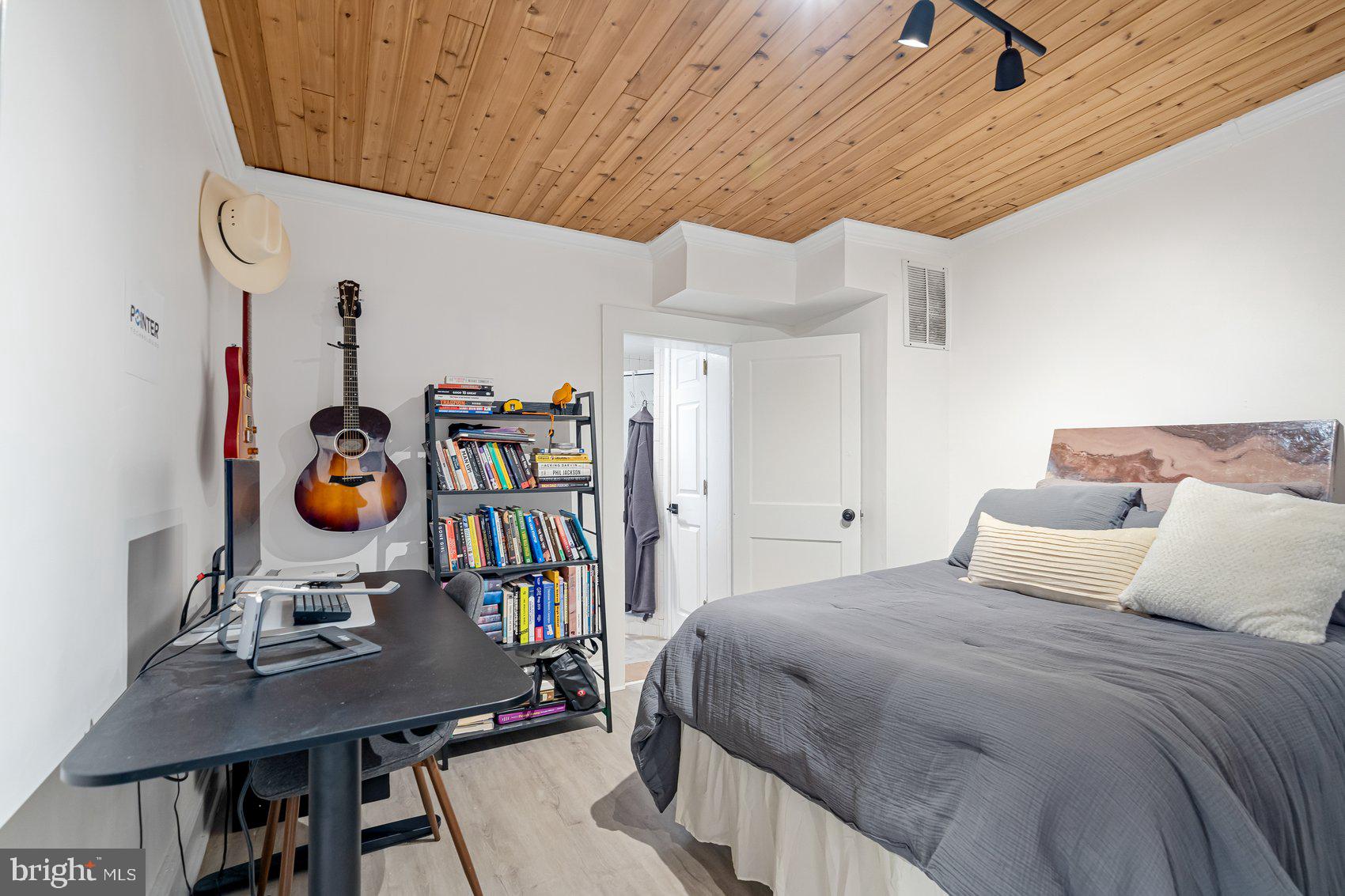 LOCUST POINT - Residential