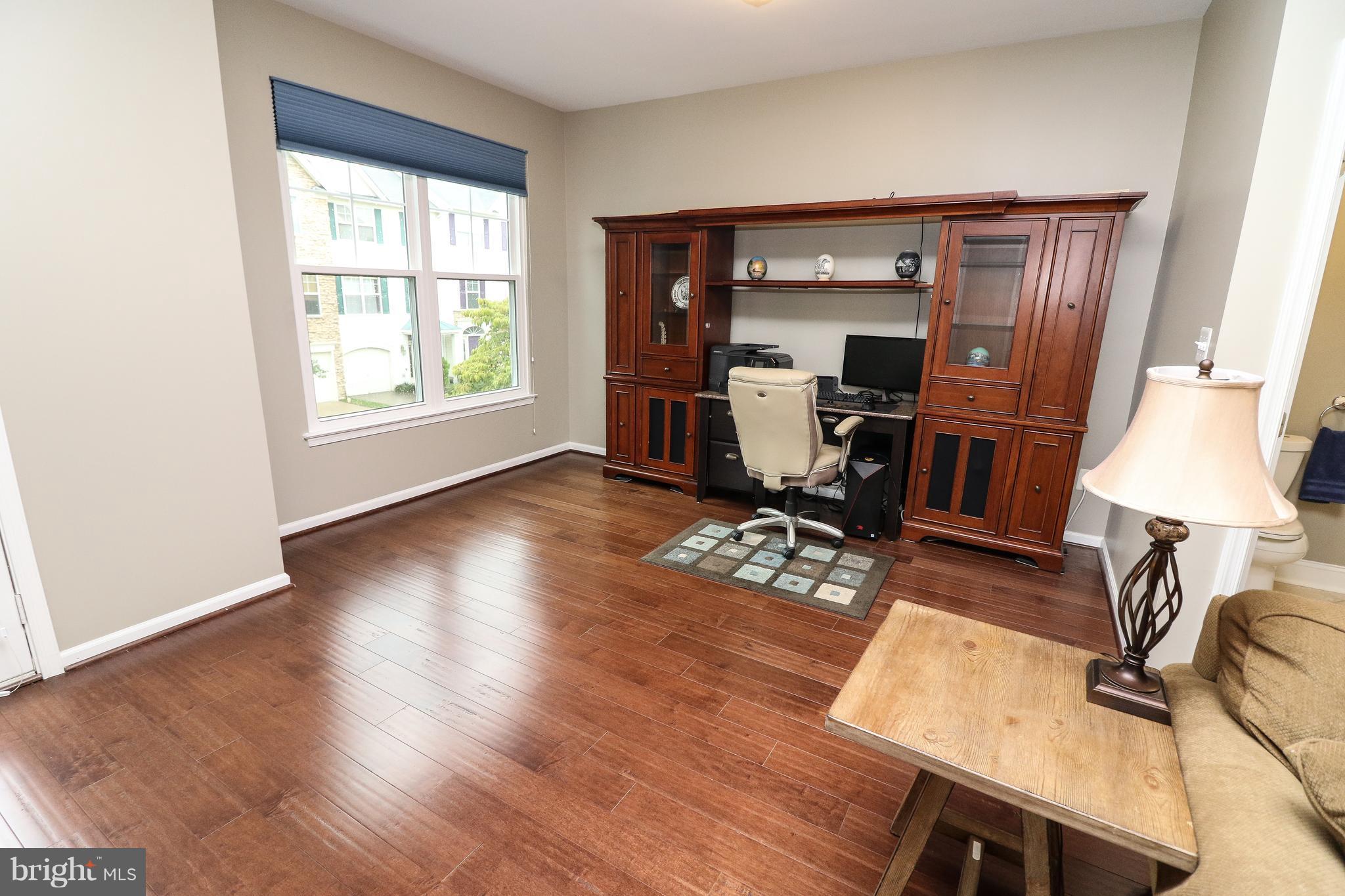 MCNAIR FARMS LANDBAY - Residential