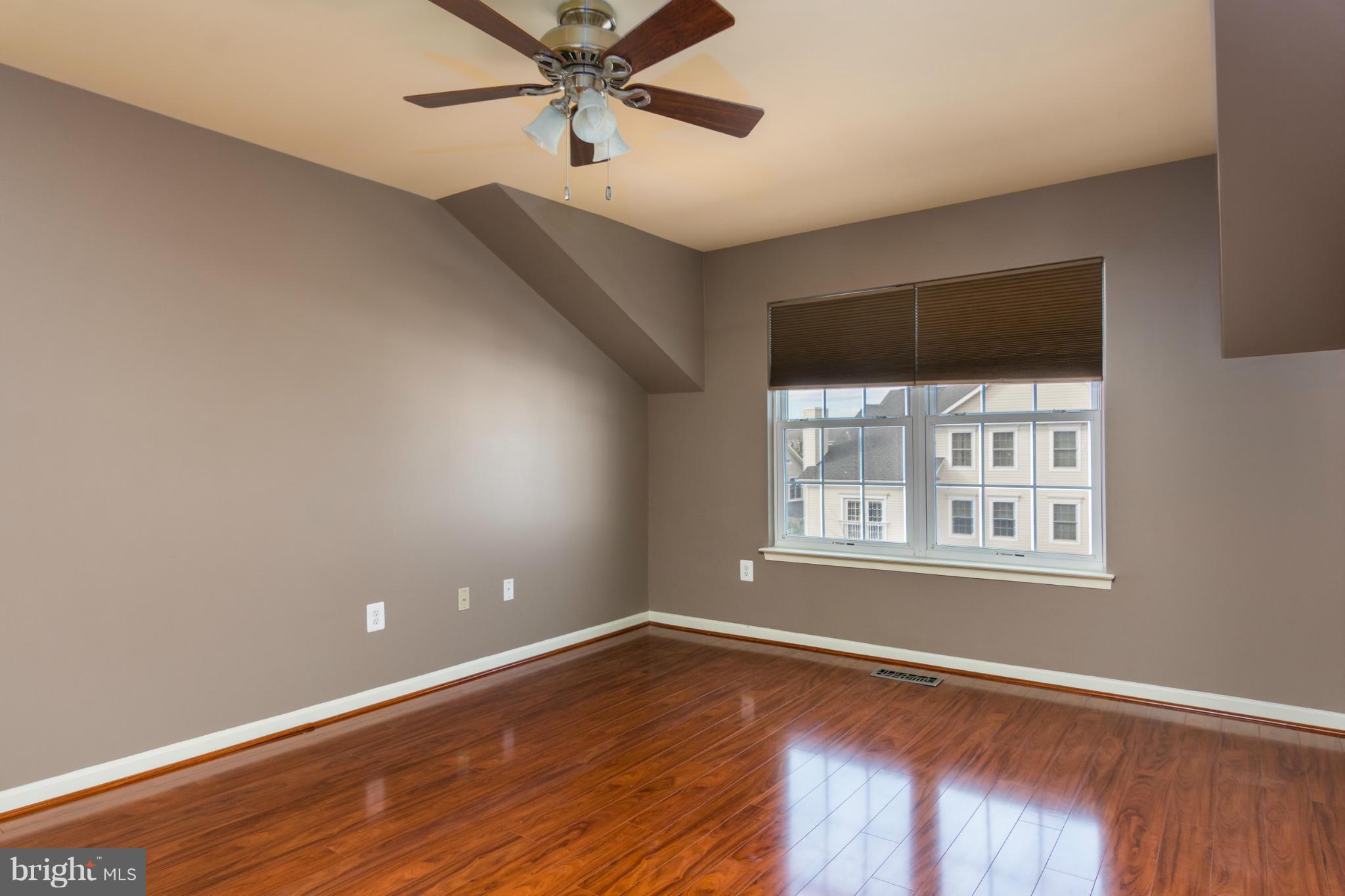 SEVEN OAKS - Residential