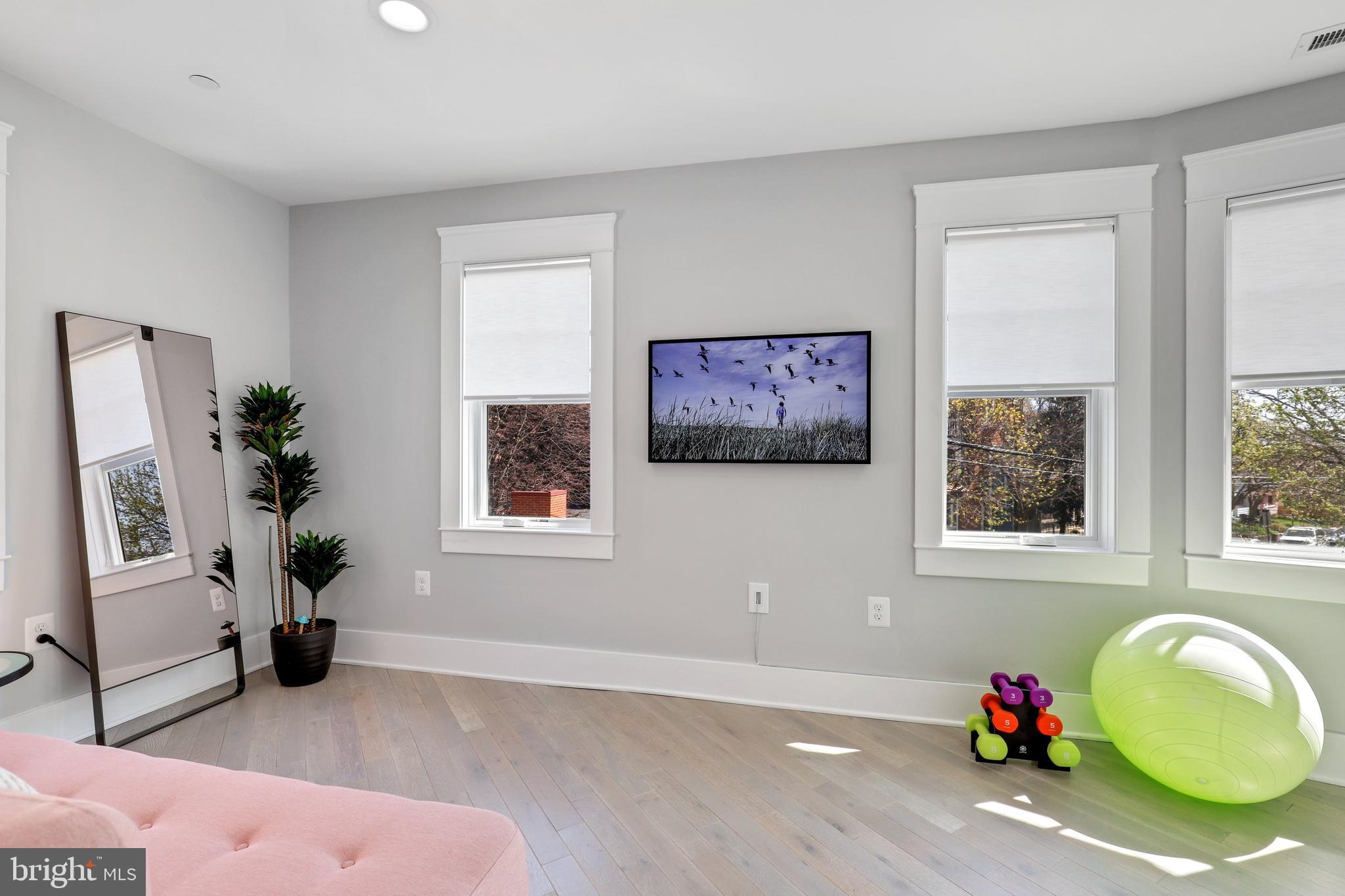 MURRAY HILL - Residential