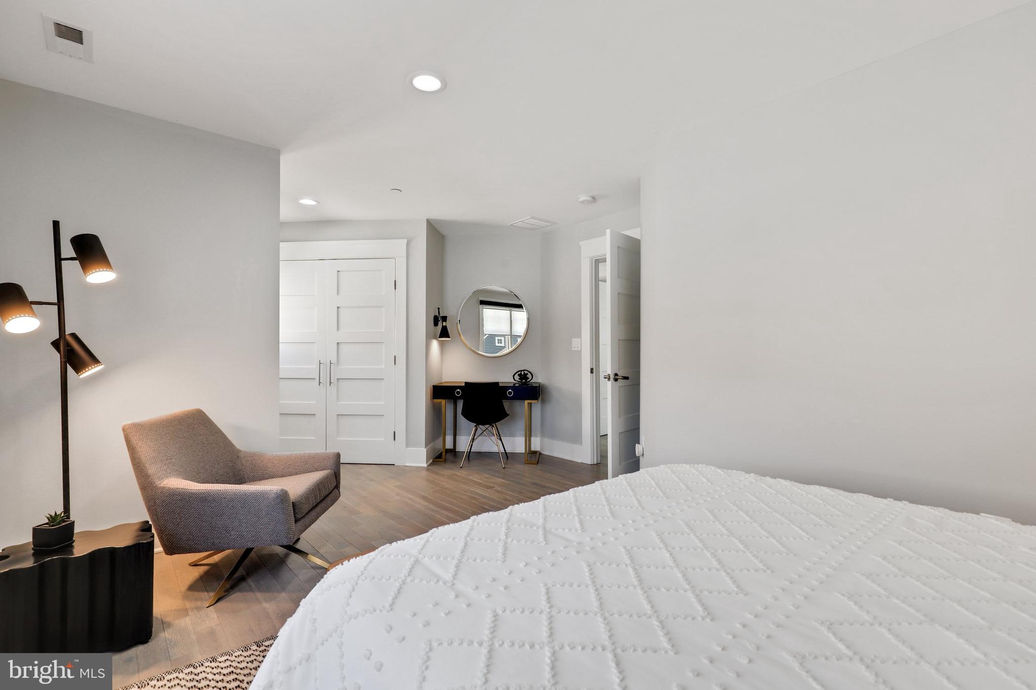 MURRAY HILL - Residential