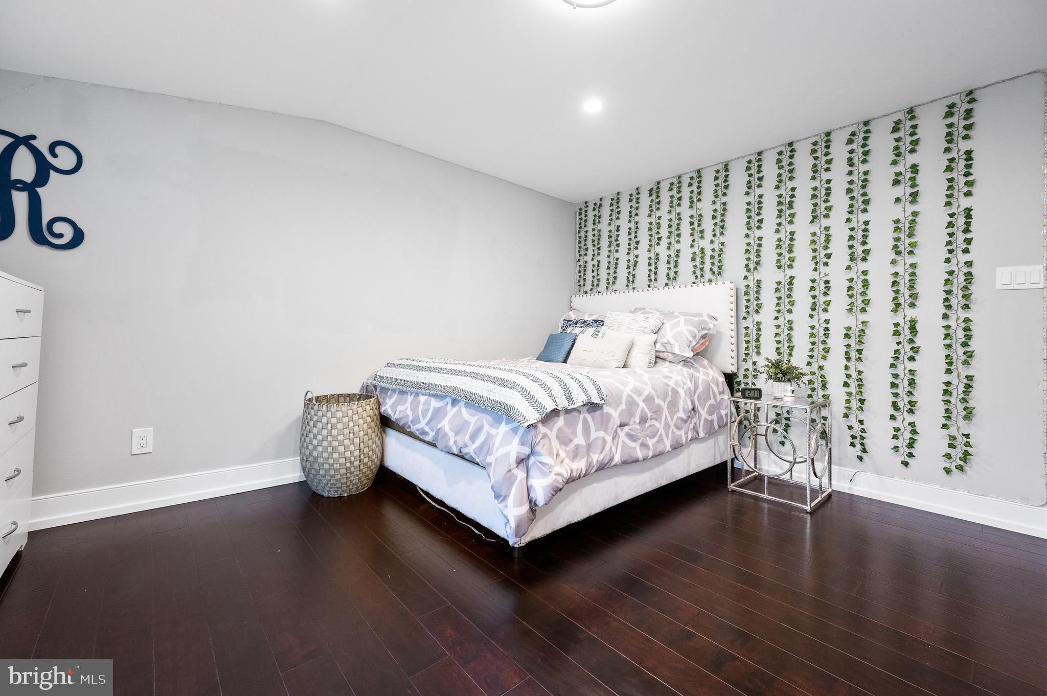 RADNOR HUNT - Residential