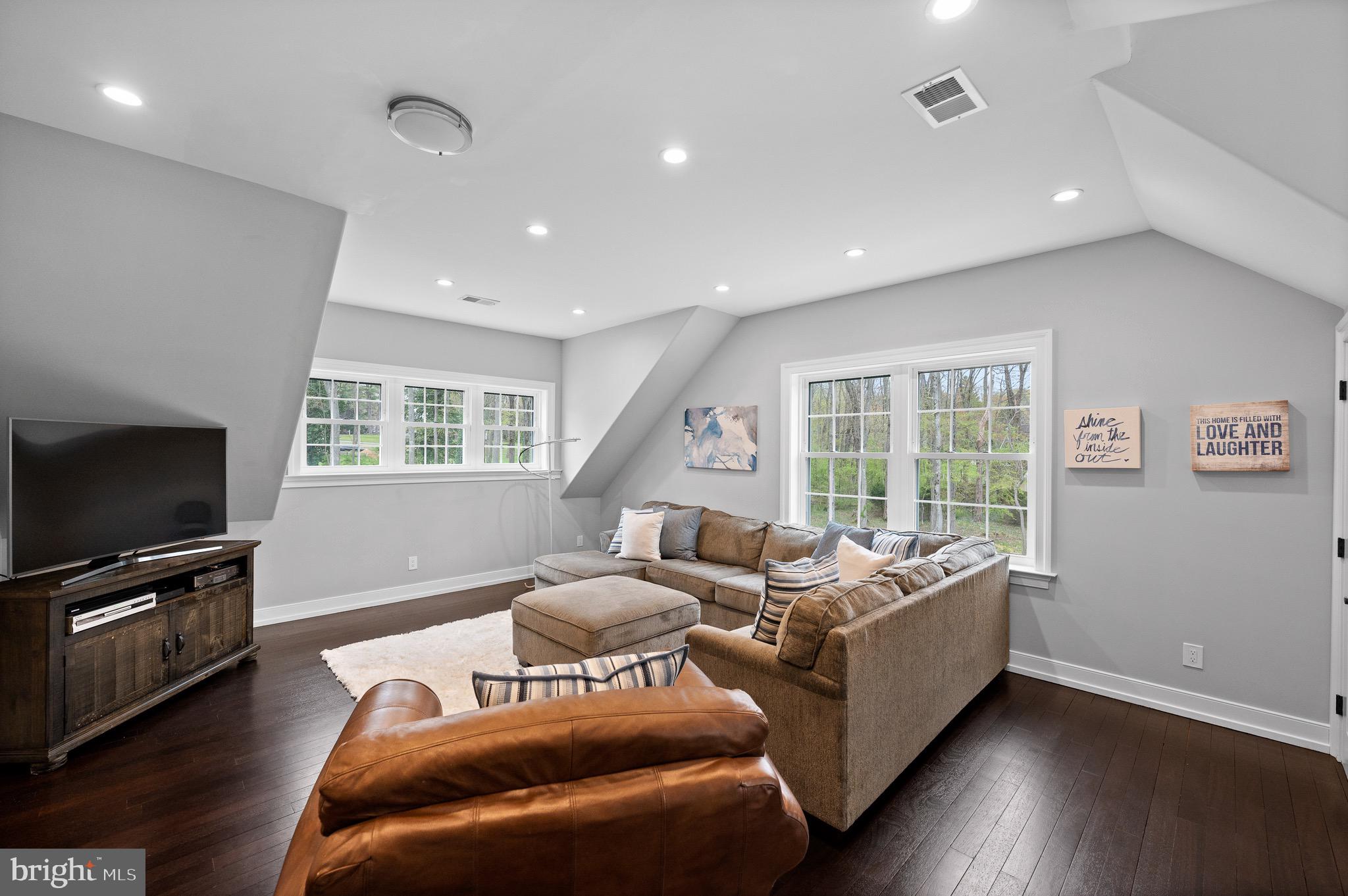 RADNOR HUNT - Residential