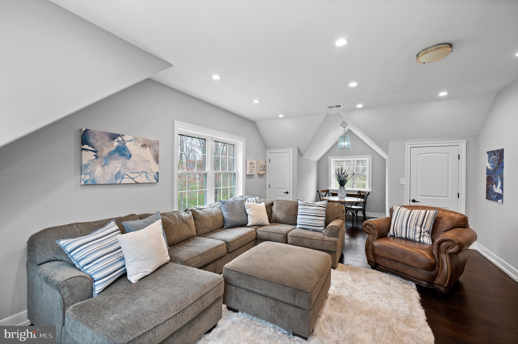 RADNOR HUNT - Residential