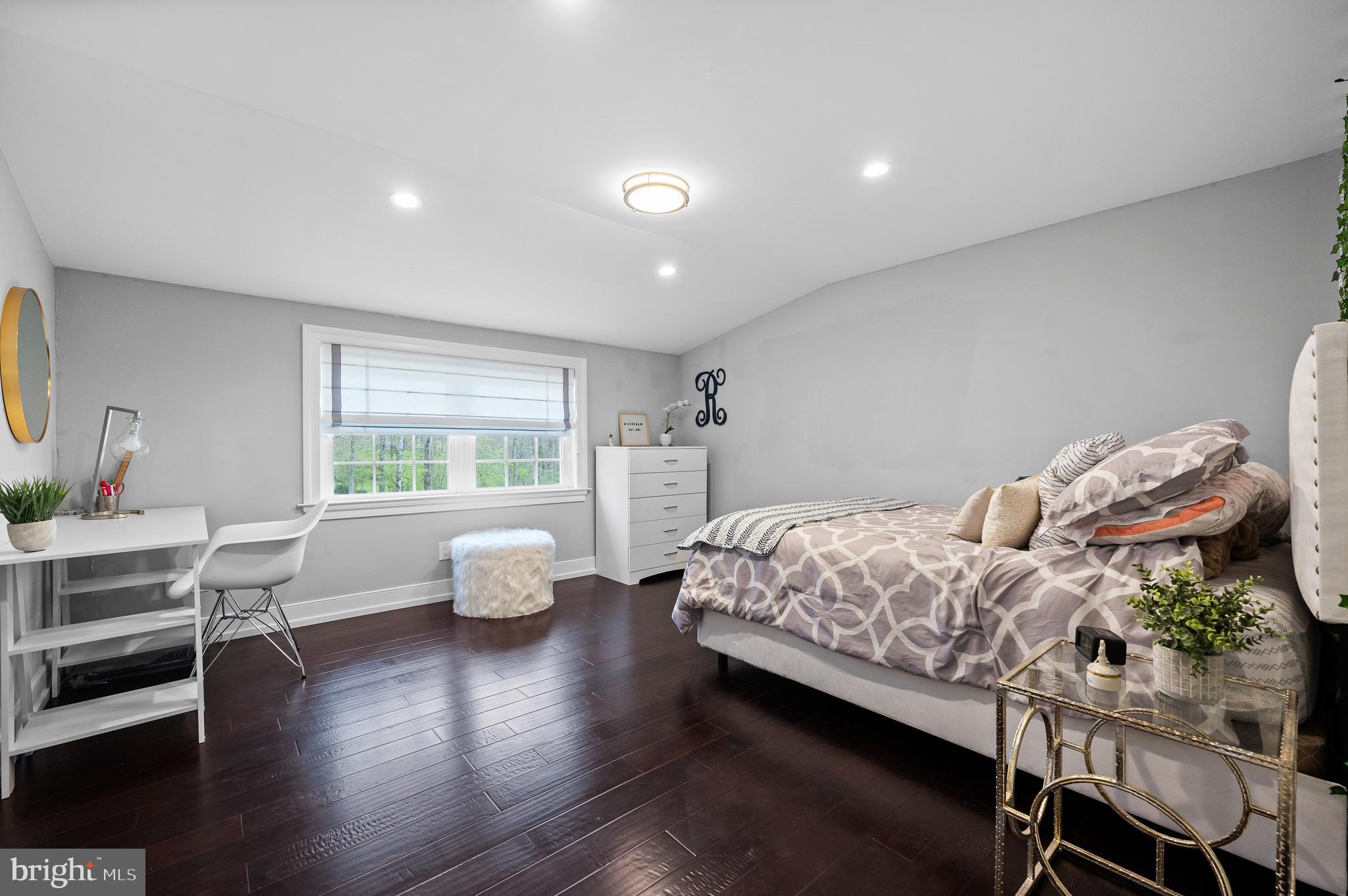 RADNOR HUNT - Residential