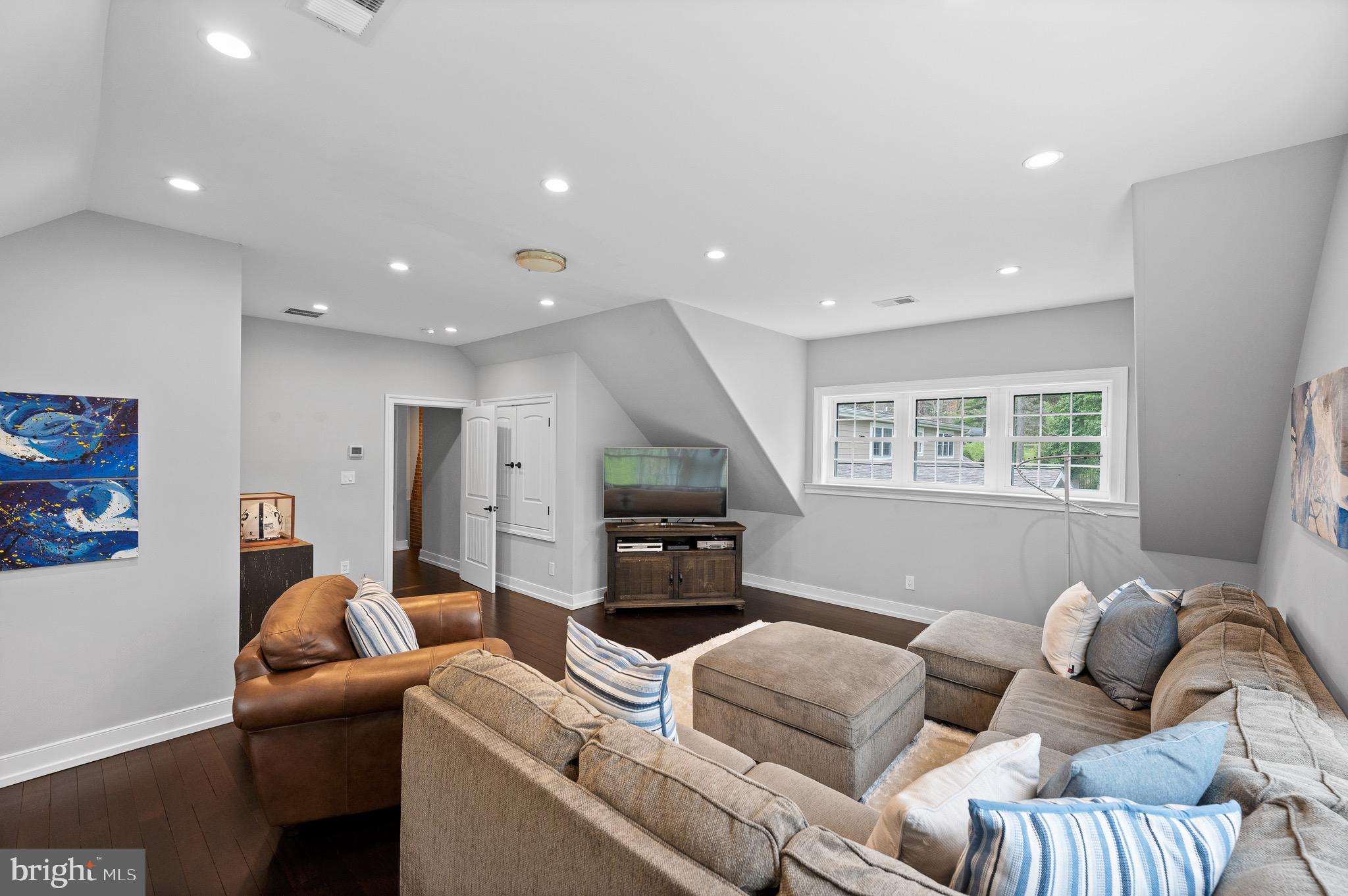 RADNOR HUNT - Residential