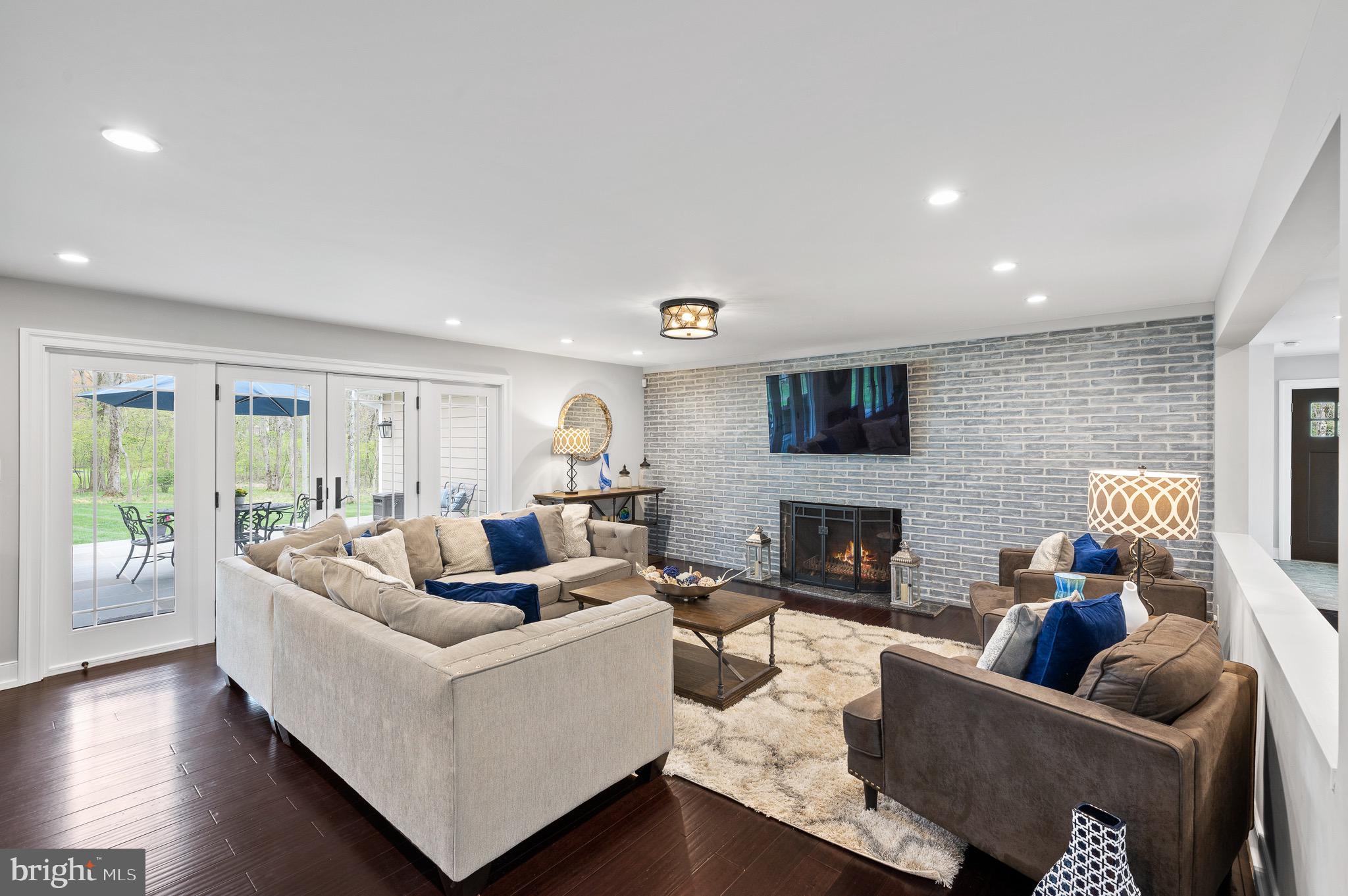 RADNOR HUNT - Residential