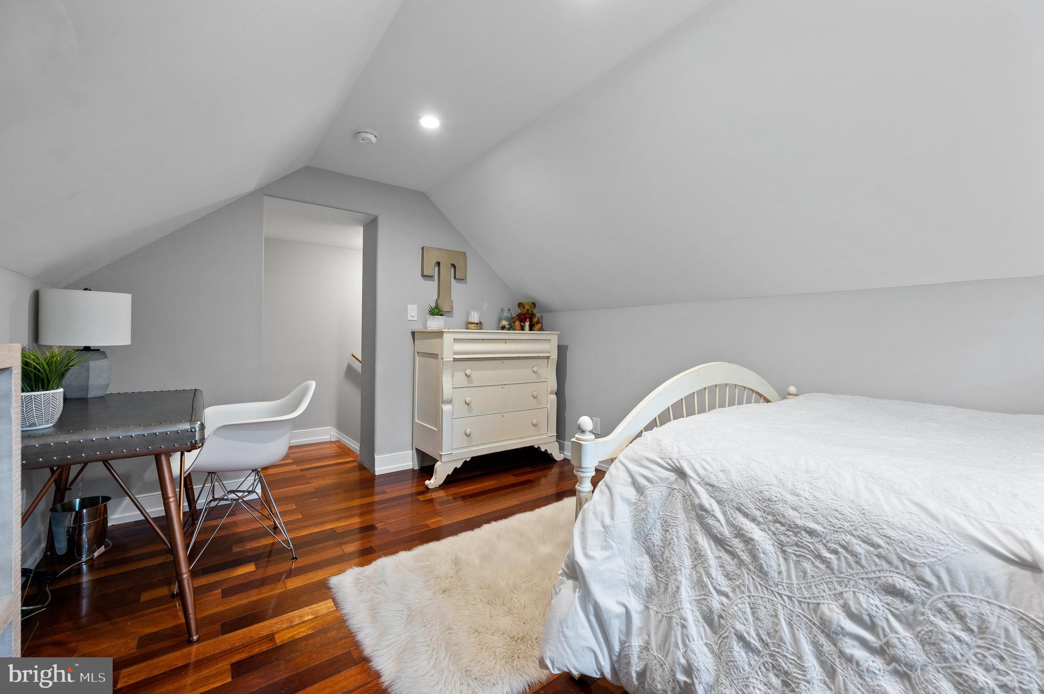 RADNOR HUNT - Residential