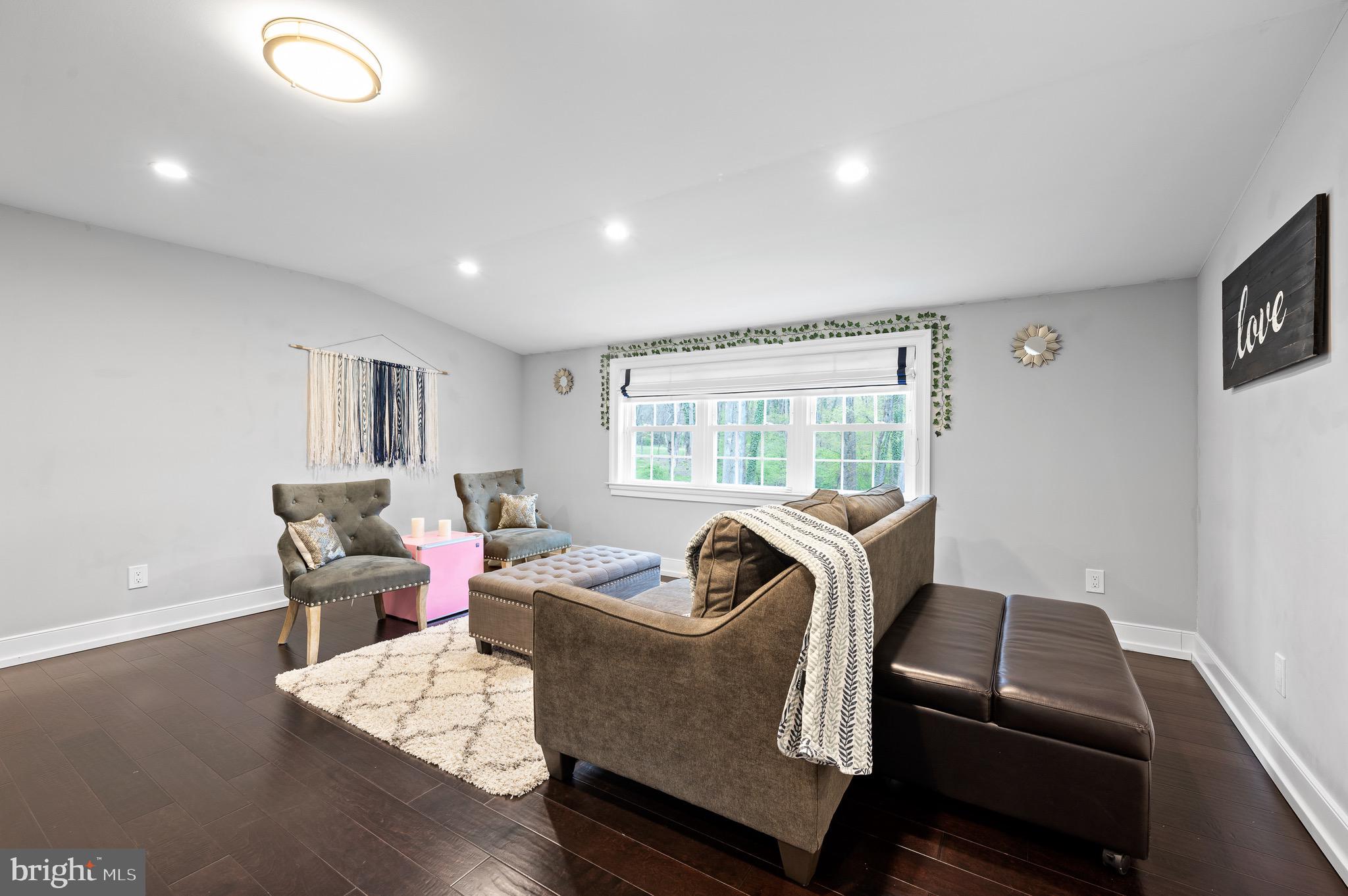 RADNOR HUNT - Residential