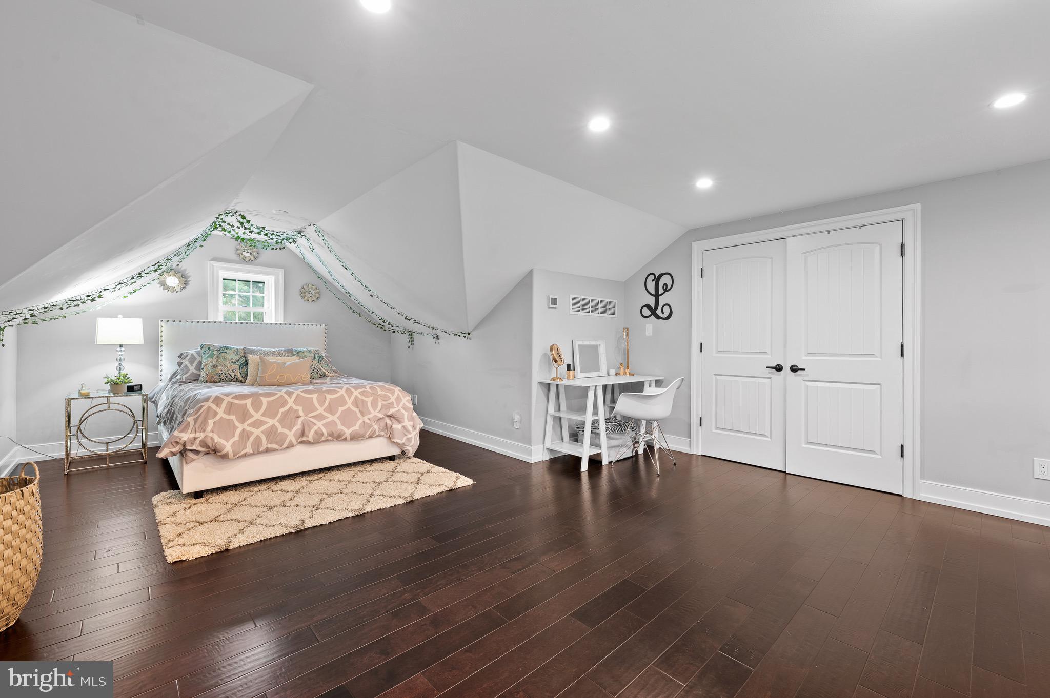 RADNOR HUNT - Residential