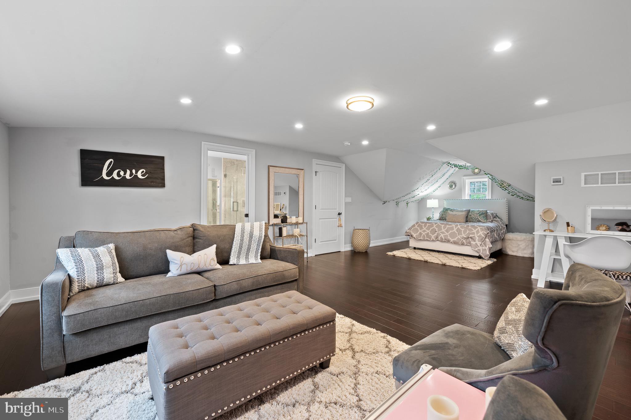 RADNOR HUNT - Residential