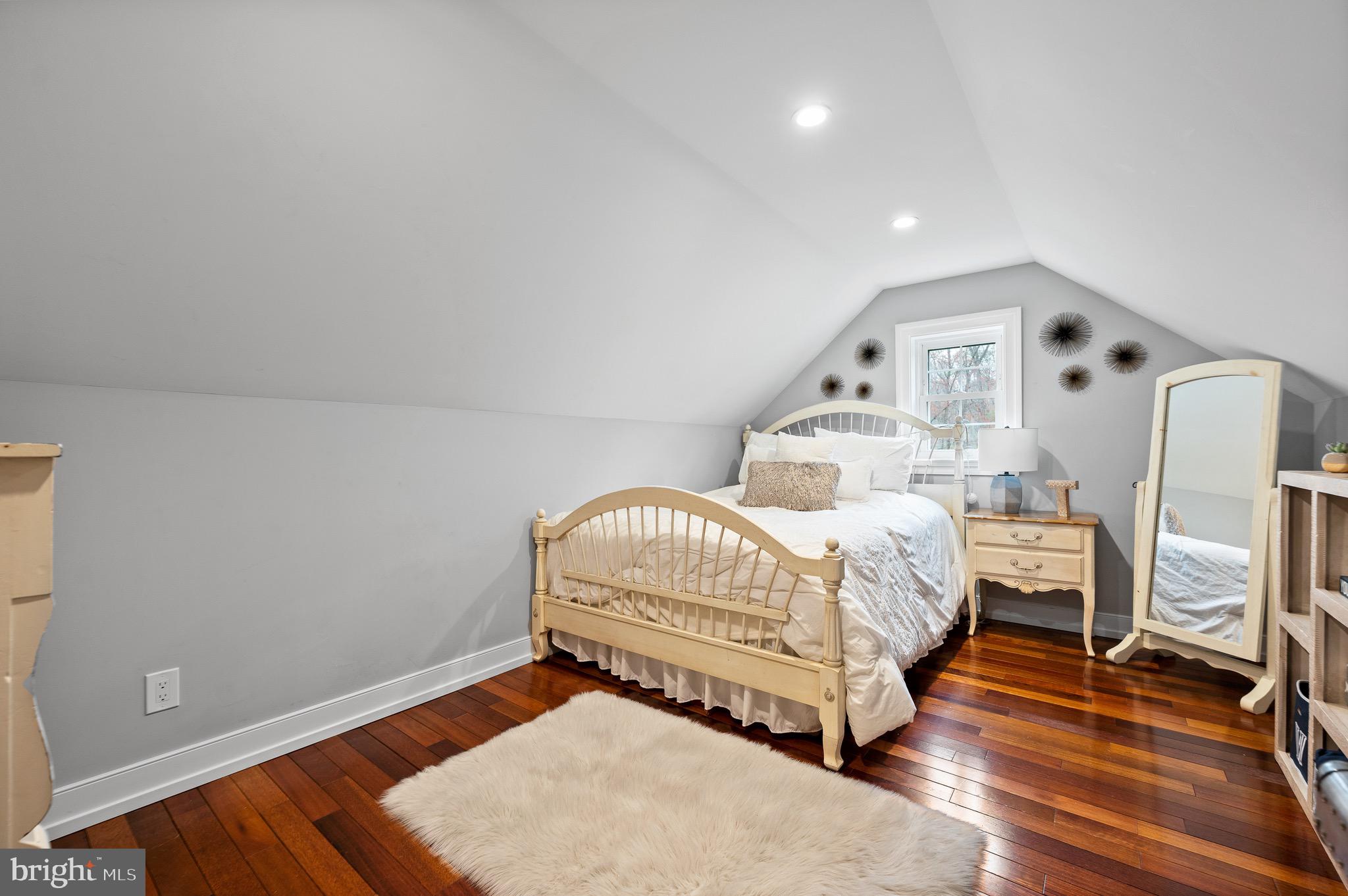 RADNOR HUNT - Residential