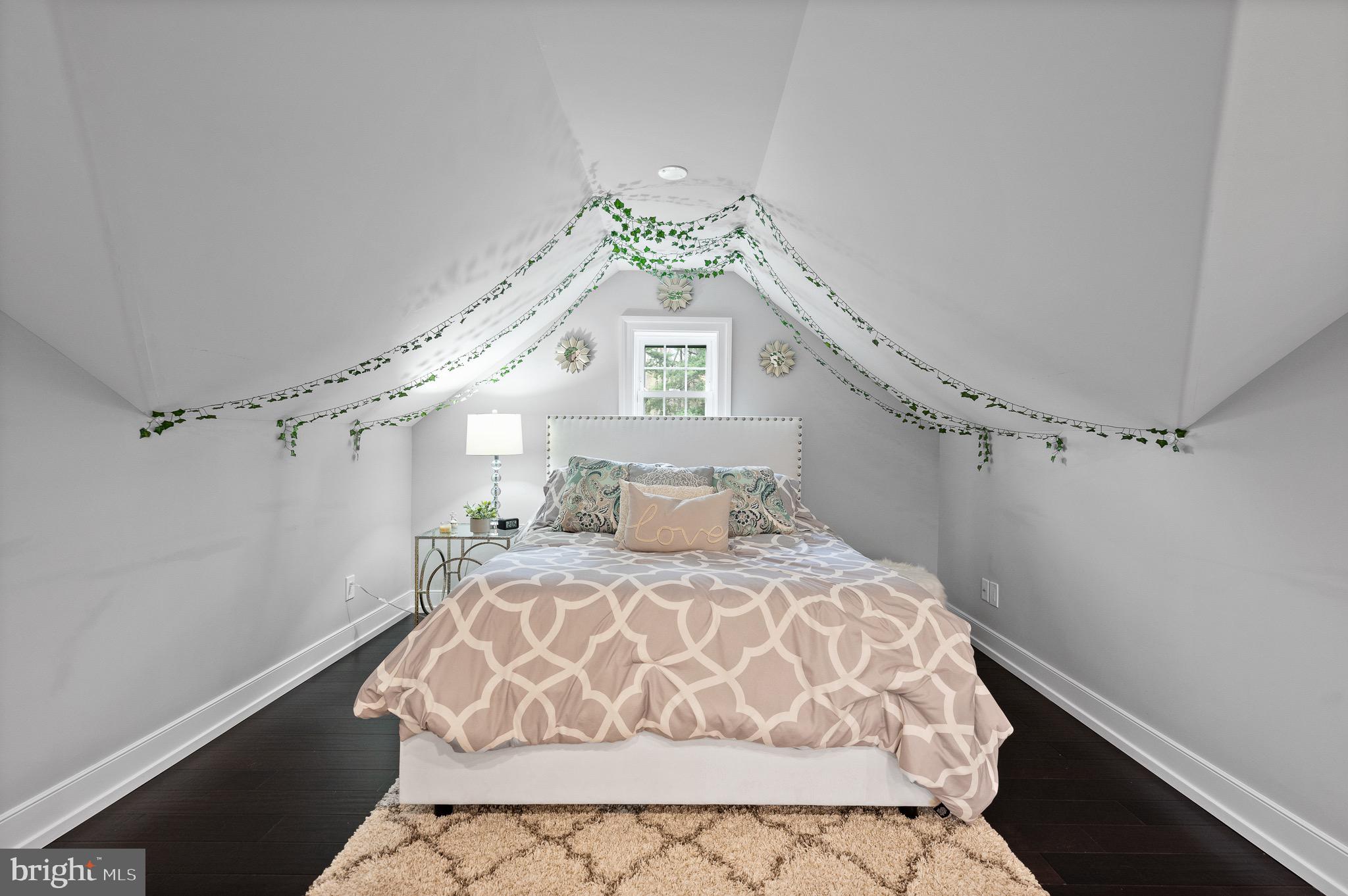 RADNOR HUNT - Residential