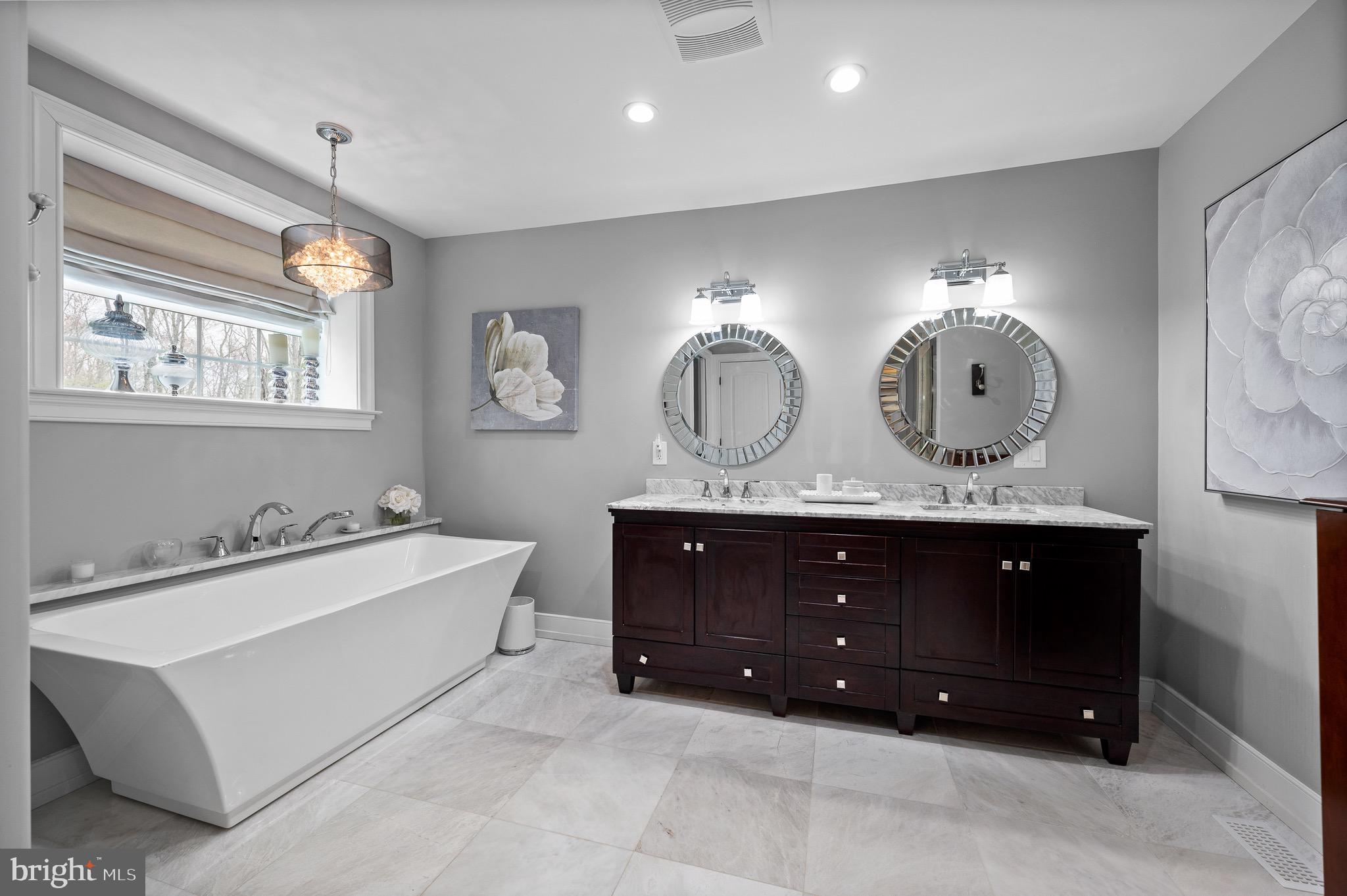 RADNOR HUNT - Residential