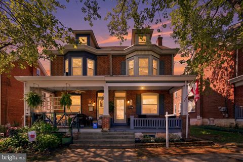 Townhouse For Sale - 1204 Queen Street<br/> POTTSTOWN, PA 19464