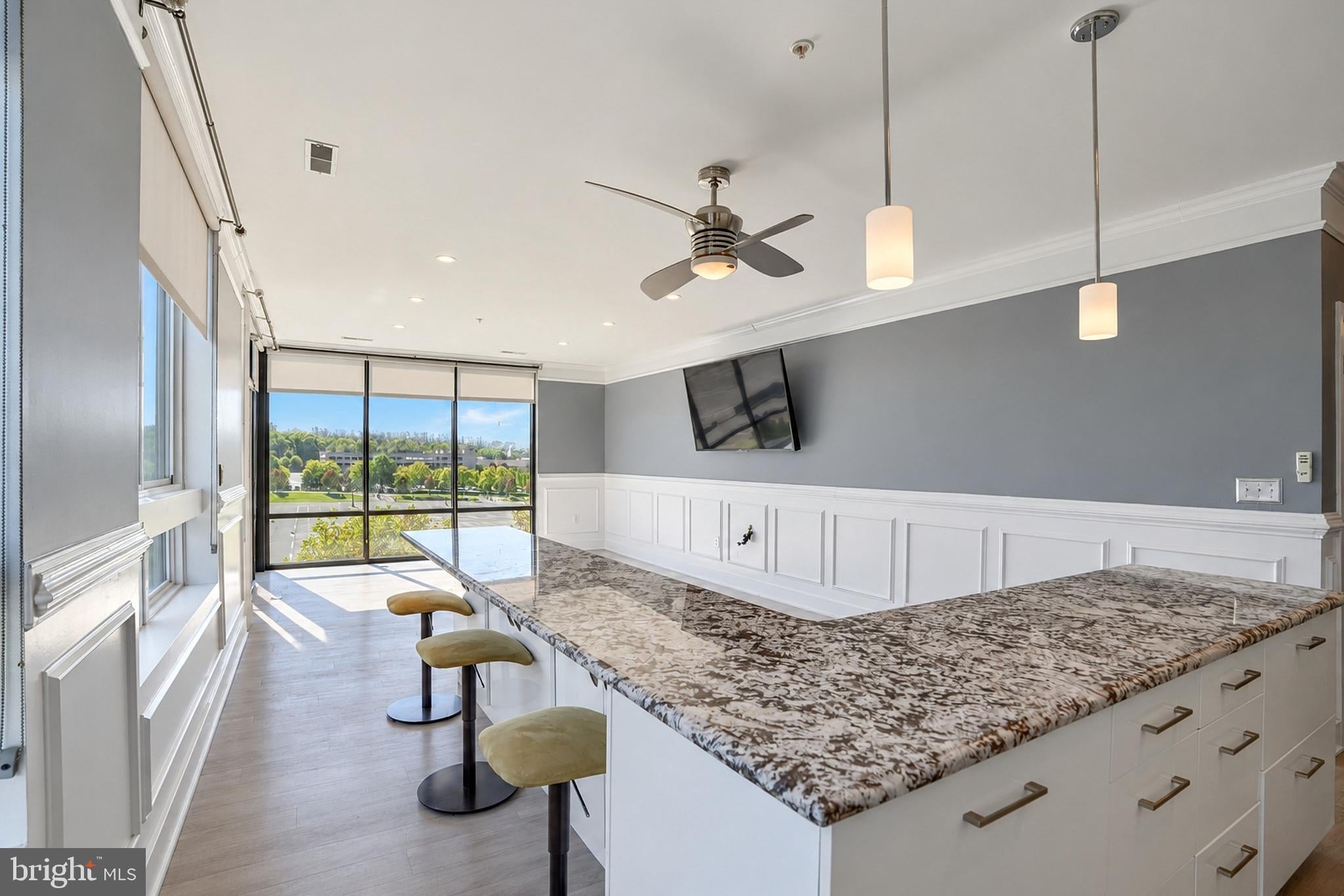 145 RIVERHAVEN DRIVE 513