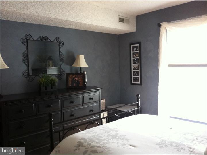 CHATHAM VIL OF TOW - Residential Lease