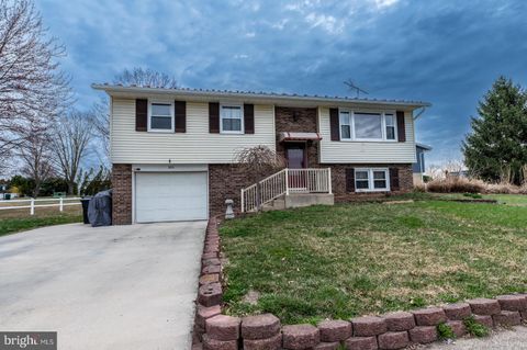 Photo of 283 Boomerang Drive, EPHRATA, PA 17522 (MLS # PALA2066554)